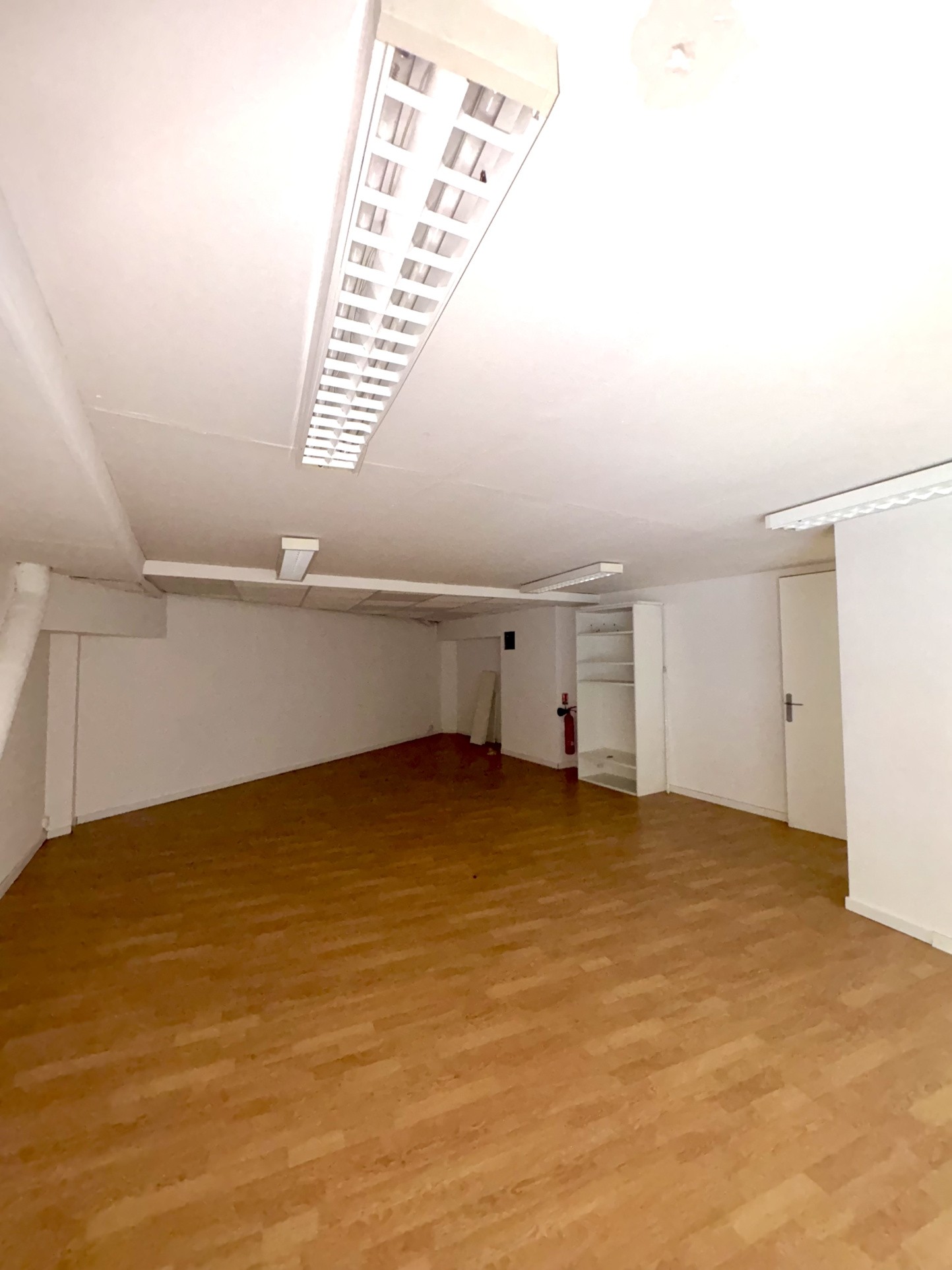 Local commercial 68,16 m2   Gardanne — photo 7