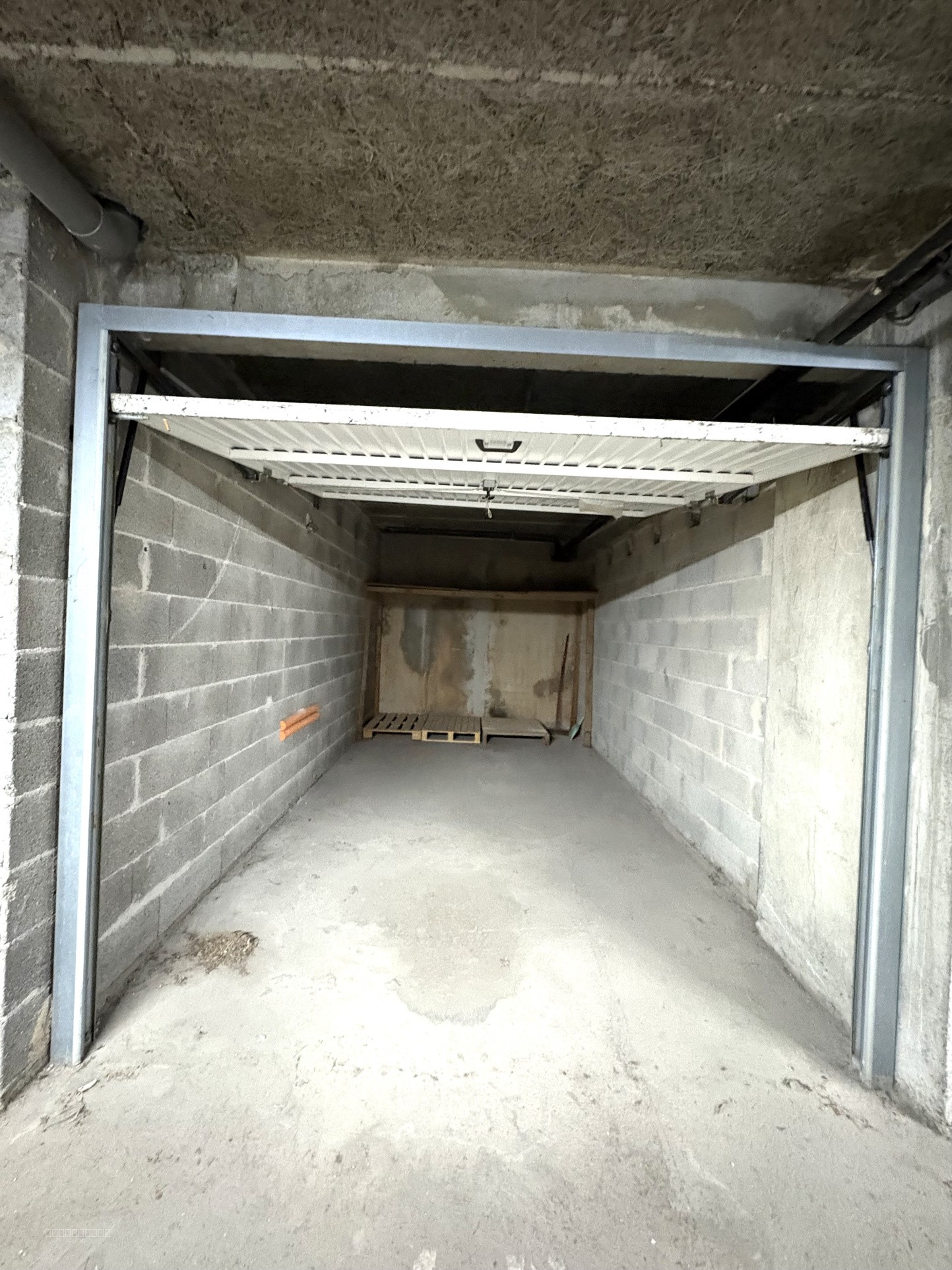 Spacieux garage fermé 14m2   Rue Charloun Rieu, Jas de Bouffan (Aix-en-Provence) — photo 2