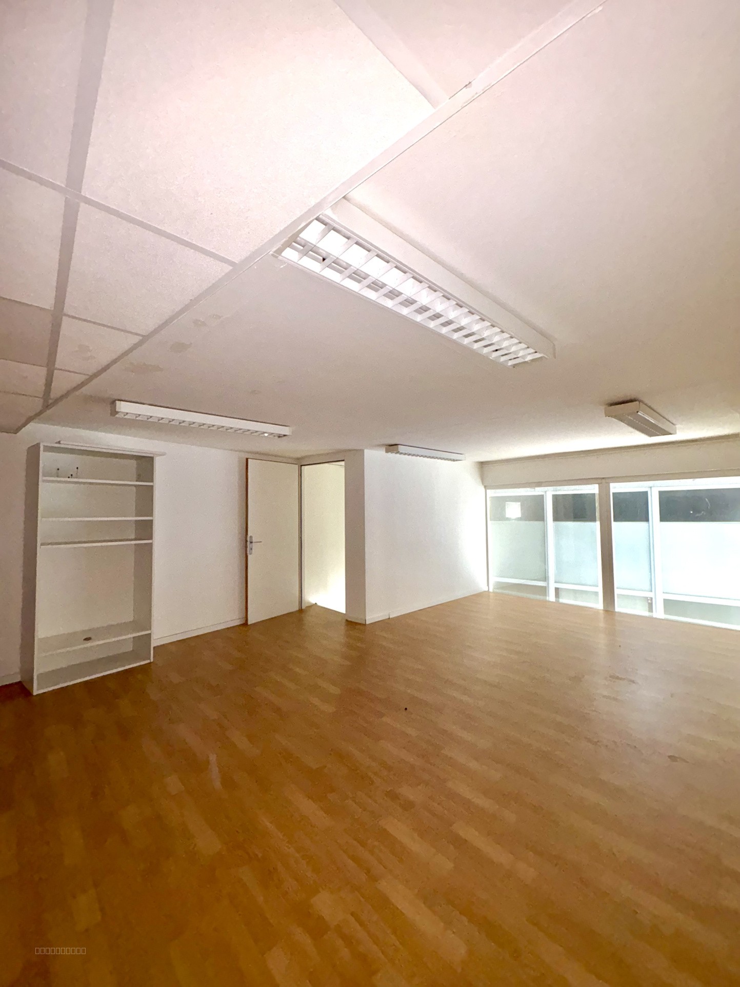 Local commercial 68,16 m2   Gardanne — photo 6