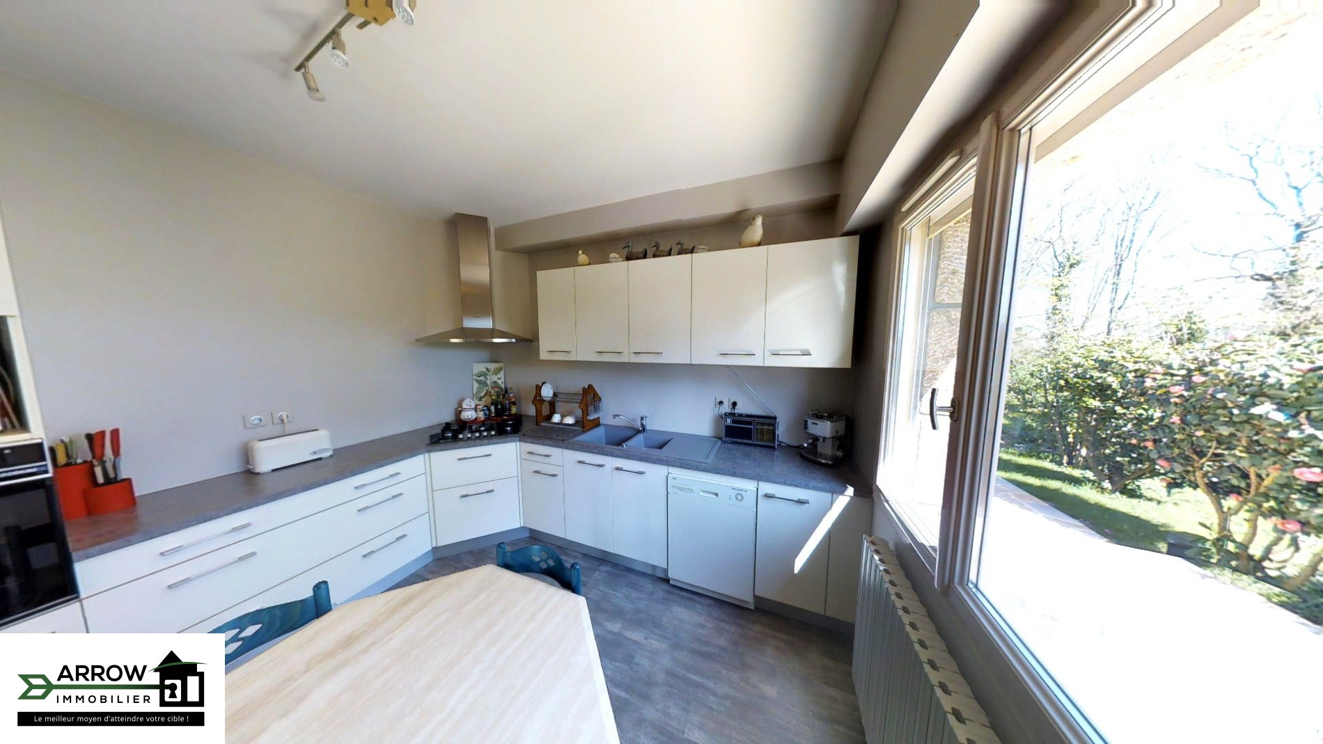 Achat / Vente Superbe propriété sur sous-sol 8 pièces rénovée — photo 7