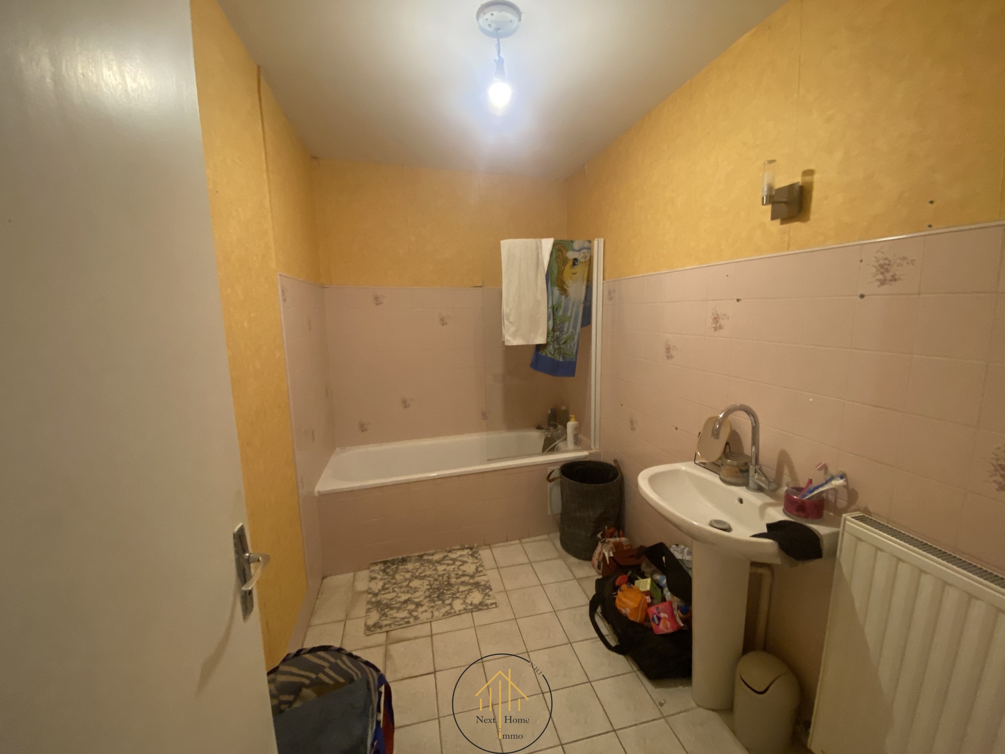 Maison de ville situé au centre de Chalais — photo 9