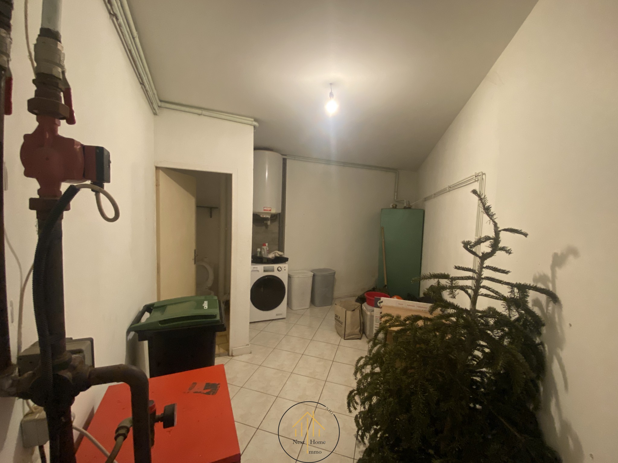 Maison de ville situé au centre de Chalais — photo 10