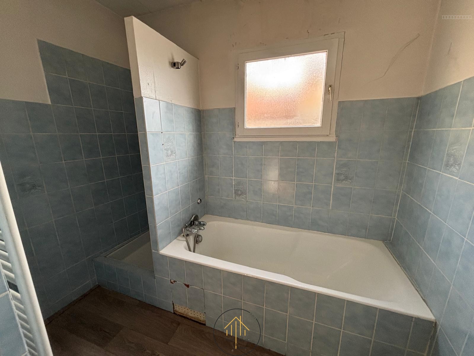 ANGOULEME : APPARTEMENT EN DUPLEX + LOACAL COMMERCIAL — photo 5