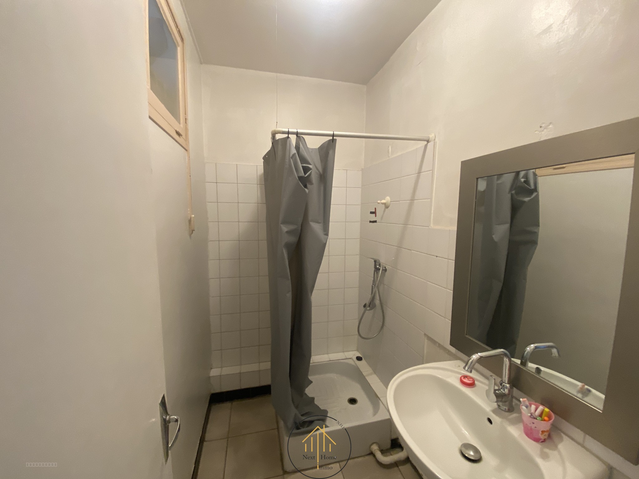 Maison de ville situé au centre de Chalais — photo 6