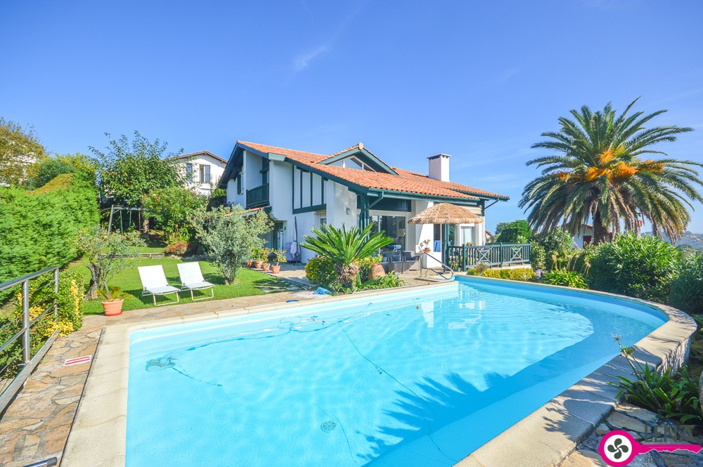 Maison familiale avec piscine et vue montagne & mer, quartier résidentiel — photo 5
