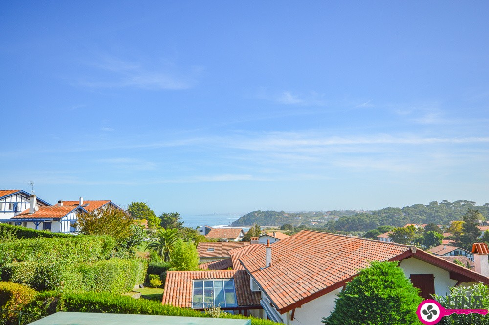 Maison familiale avec piscine et vue montagne & mer, quartier résidentiel — photo 10