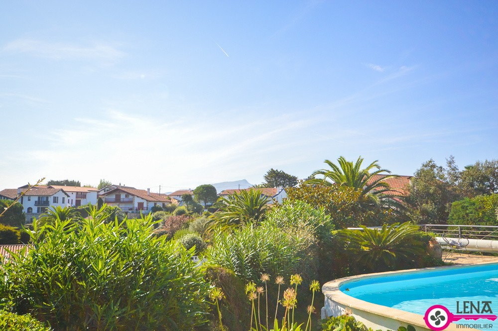 Maison familiale avec piscine et vue montagne & mer, quartier résidentiel — photo 8