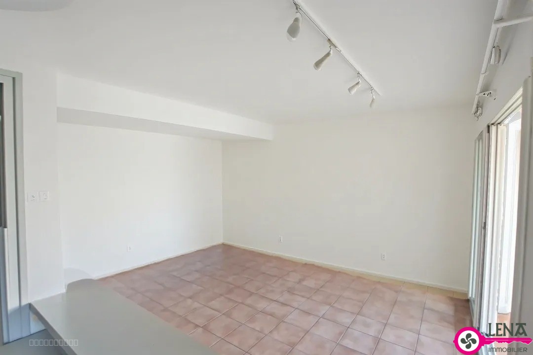 Duplex T3 + mezzanine (16m*) + cave + garage fermé — photo 2