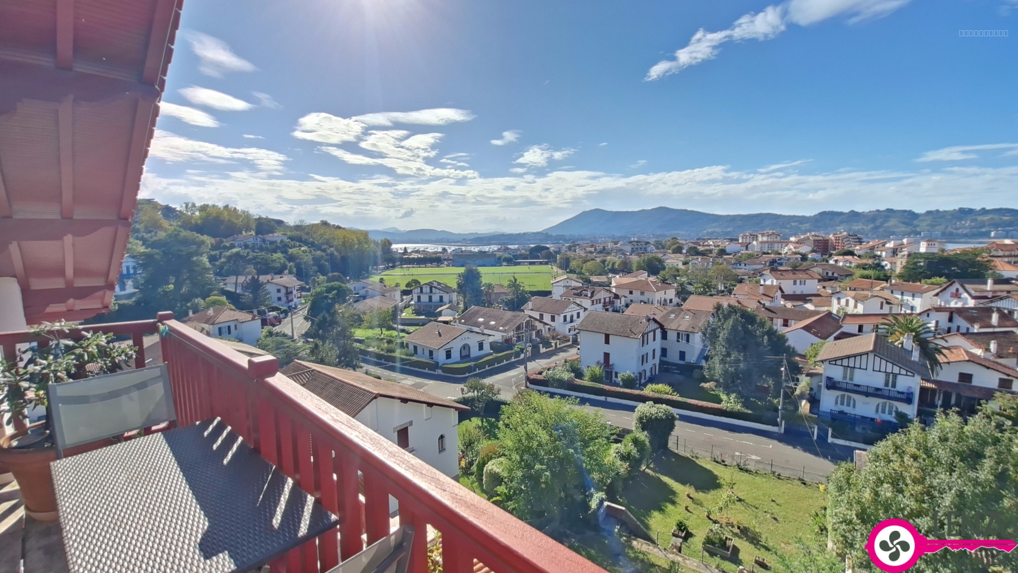 Appartement atypique avec vue mer et montagnes — photo 17