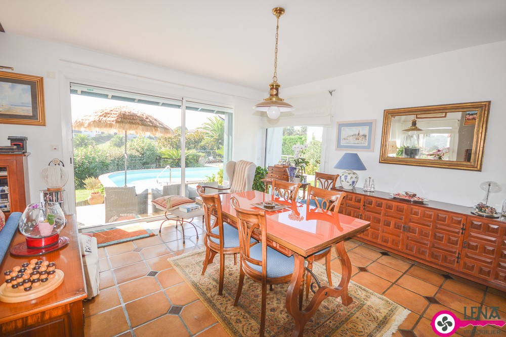 Maison familiale avec piscine et vue montagne & mer, quartier résidentiel — photo 15