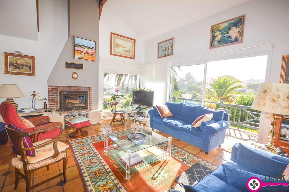 Maison familiale avec piscine et vue montagne & mer, quartier résidentiel — photo 2