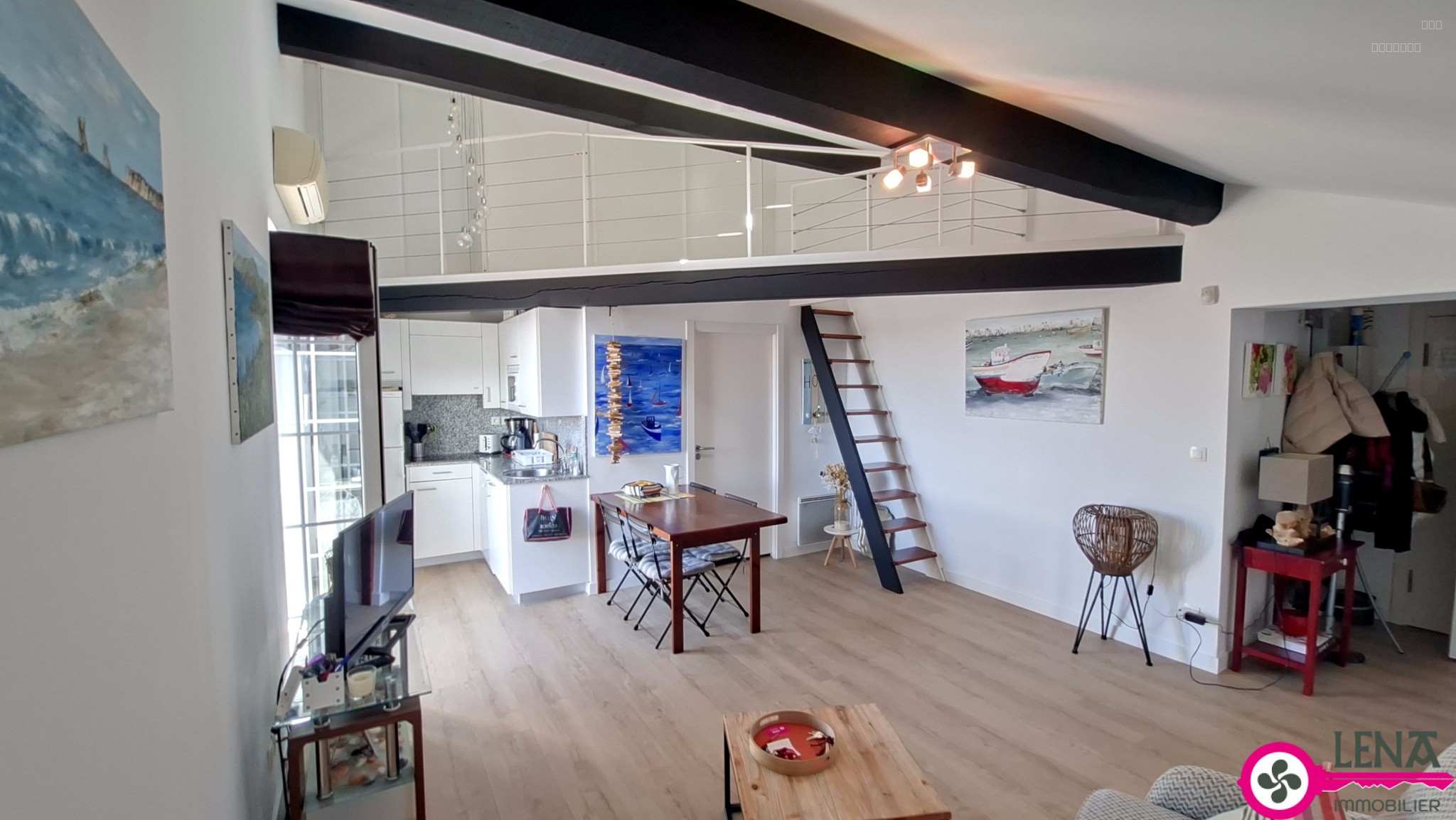 Appartement atypique avec vue mer et montagnes — photo 11