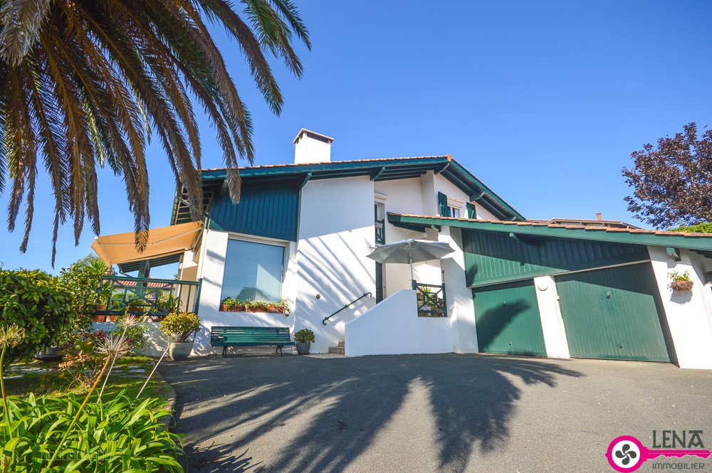 Maison familiale avec piscine et vue montagne & mer, quartier résidentiel — photo 6