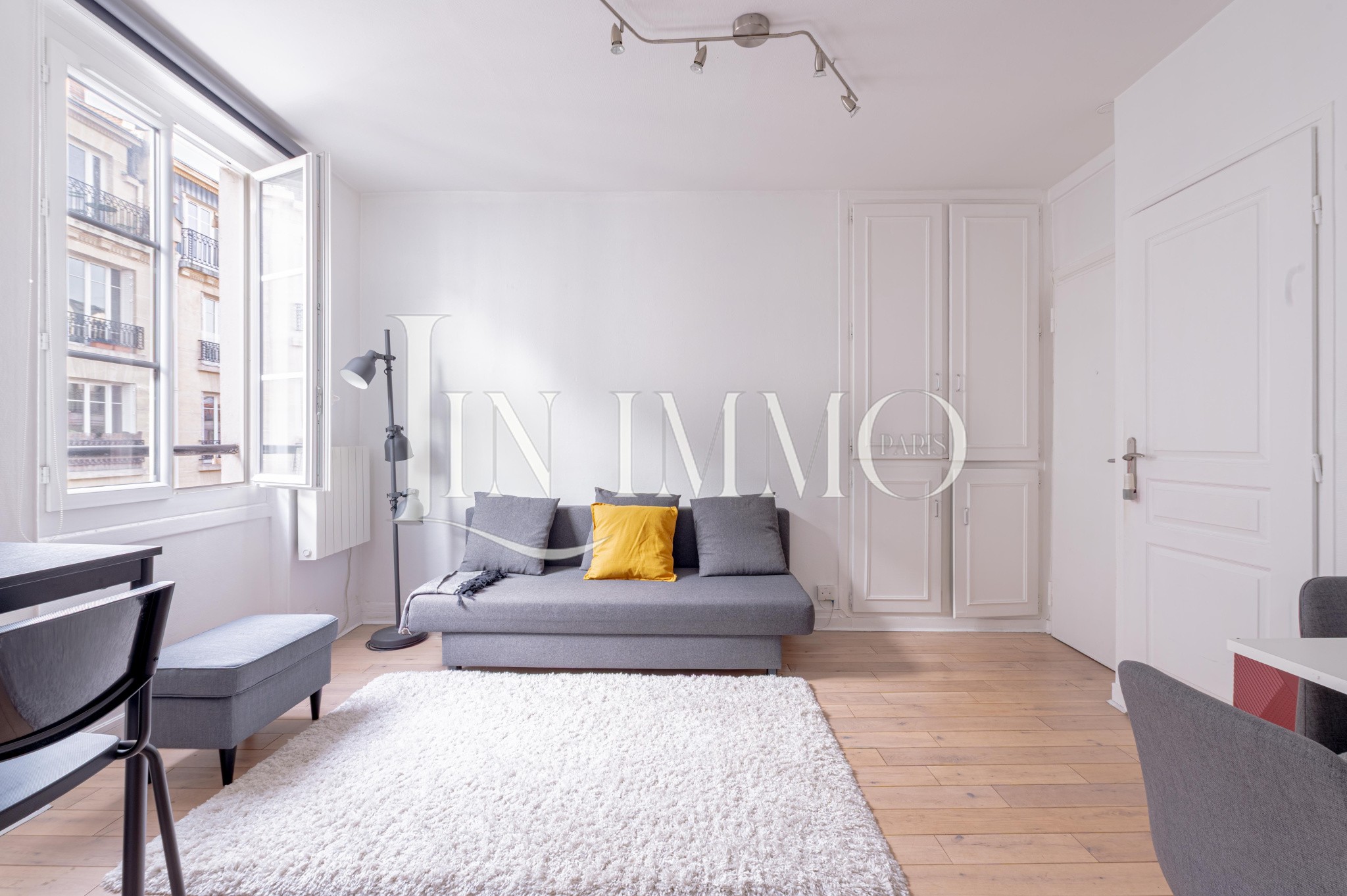 METRO LOUISE MICHEL - 2 PIECES - 31m2- LUMINEUX - DERNIER ETAGE-  EXPOSITION SUD OUES — photo 7