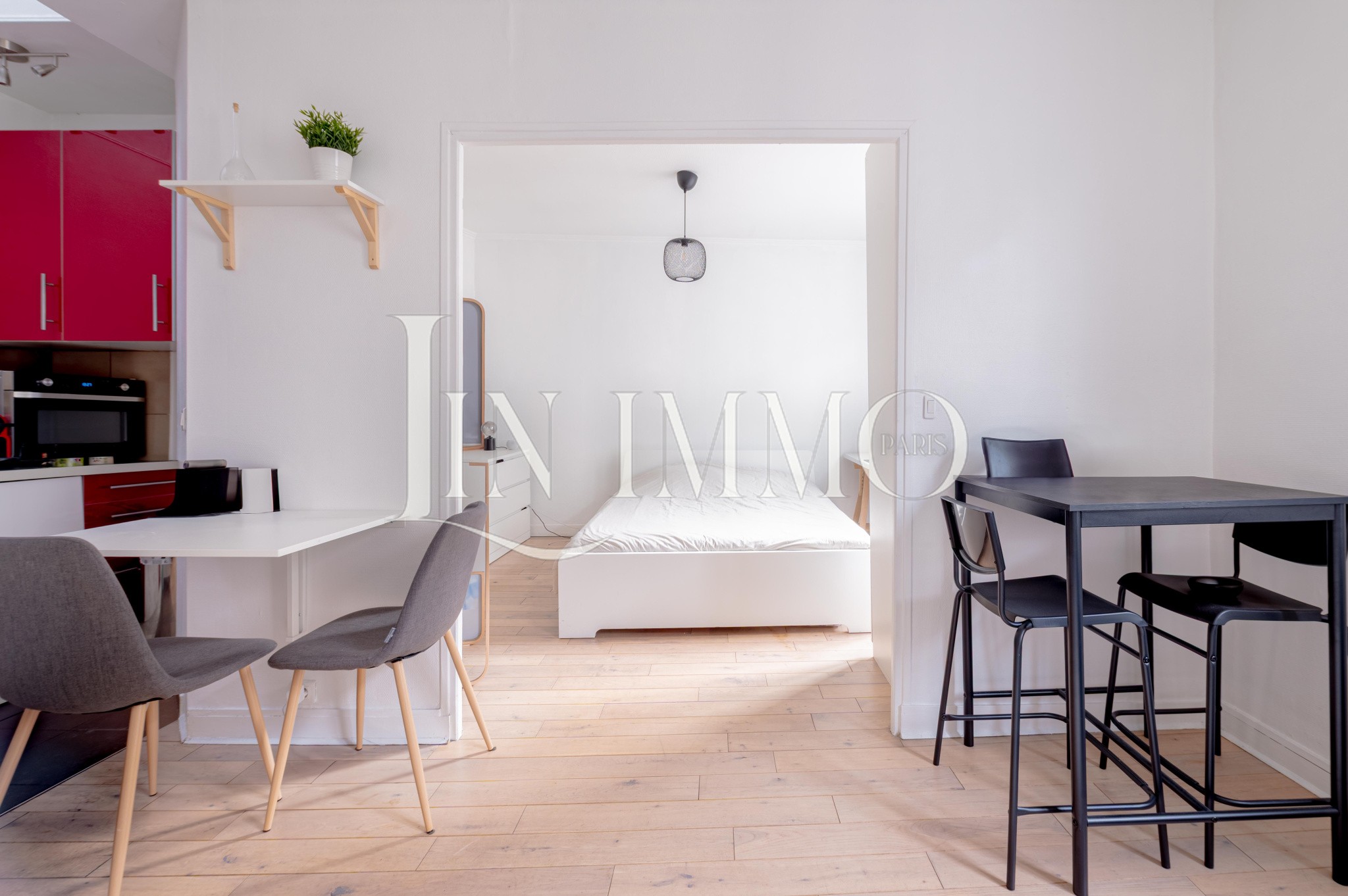 METRO LOUISE MICHEL - 2 PIECES - 31m2- LUMINEUX - DERNIER ETAGE-  EXPOSITION SUD OUES — photo 9