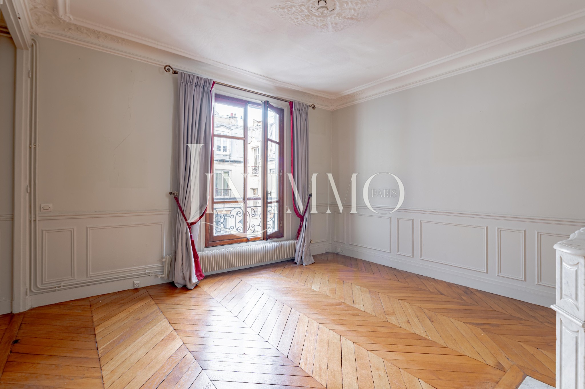 Charme et Élégance à 2 pas de la rue des martyrs    Appartement Haussmannien à Vendre — photo 2