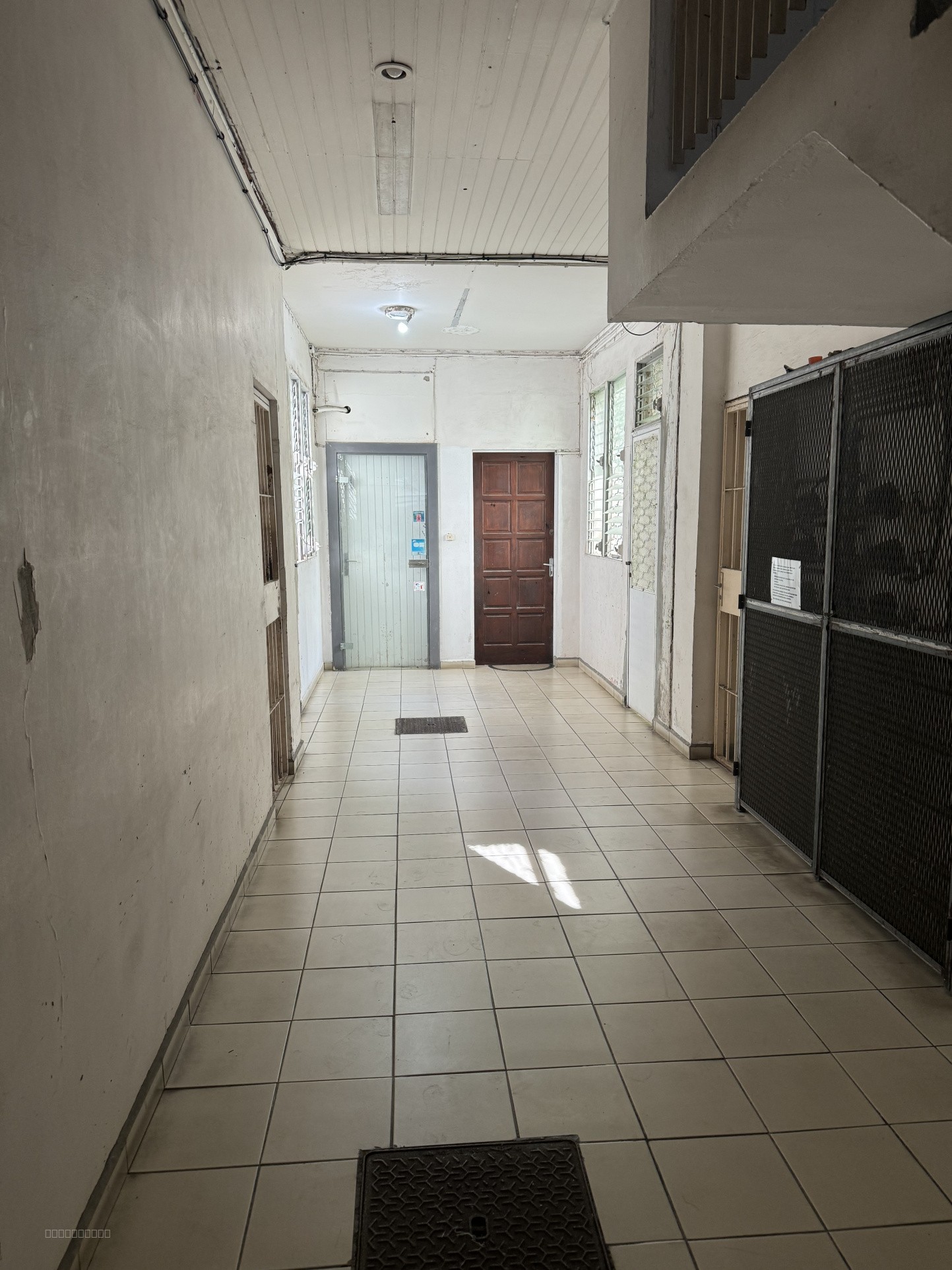 LOCAL PROFESSIONNEL ET DE BUREAUX 60 M2 POINTE A PITRE — photo 6