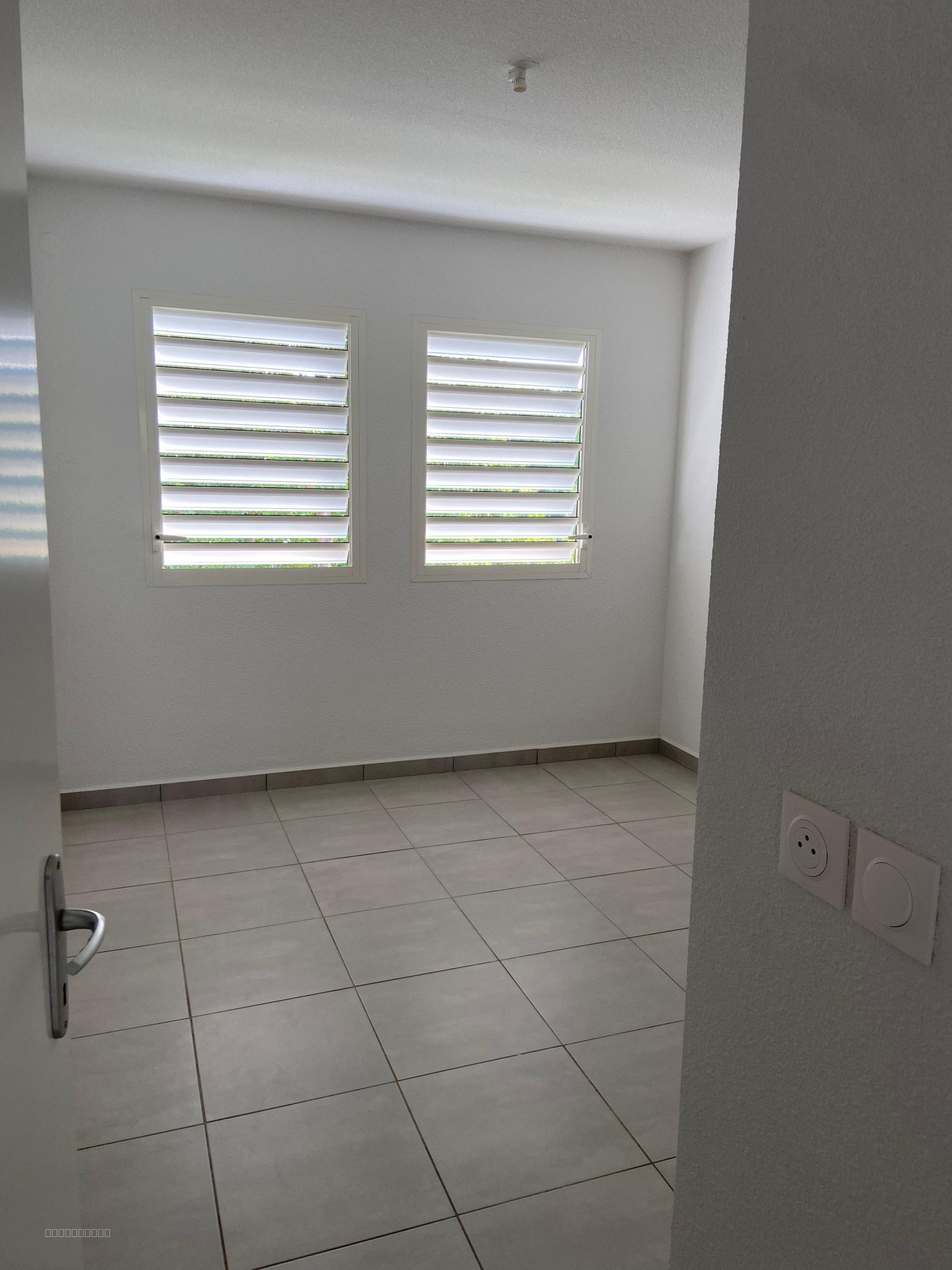 Location T3 Meublé -- Colocation étudiants / internes. 97139 Les Abymes — photo 10