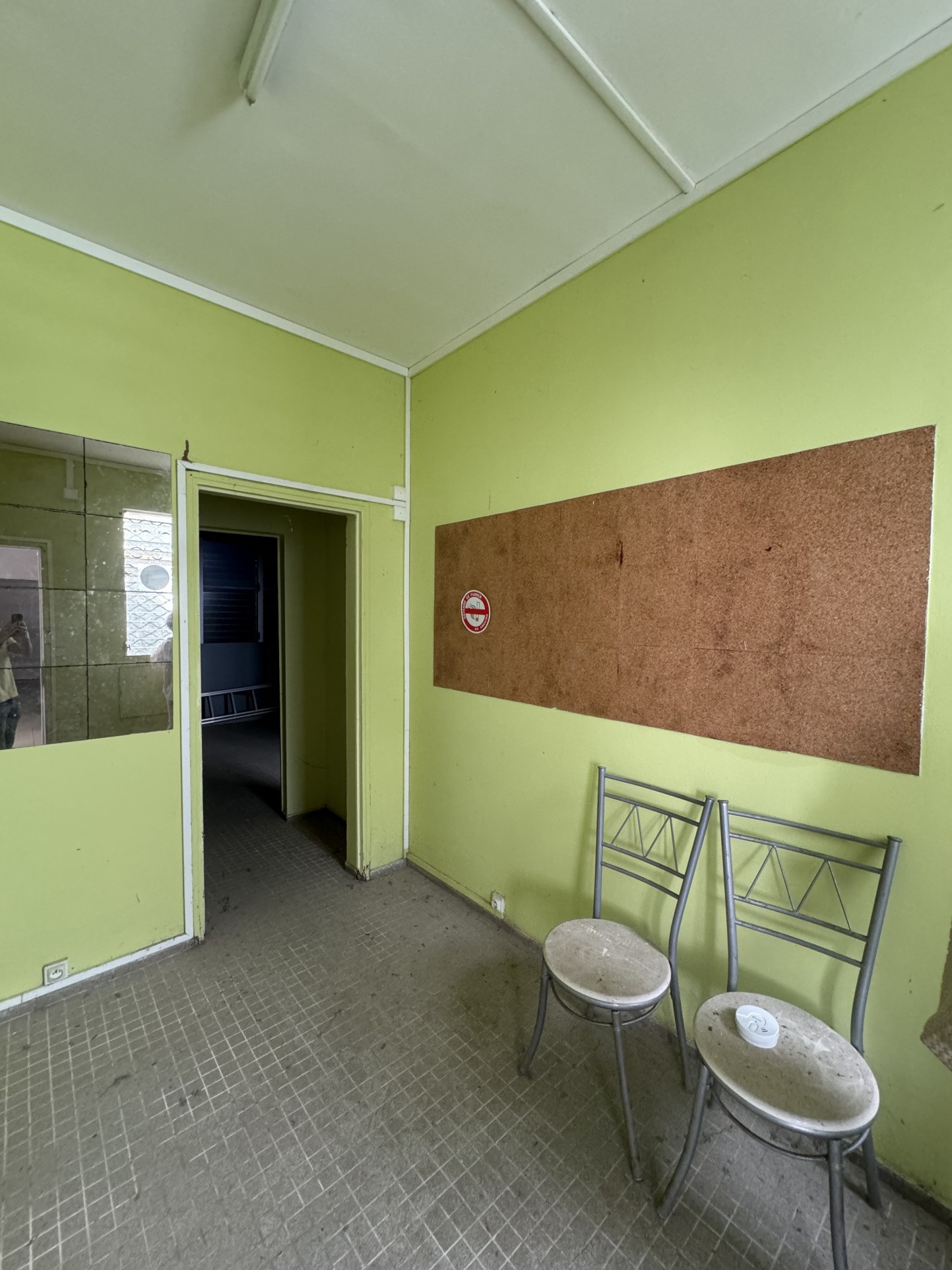 LOCAL PROFESSIONNEL ET DE BUREAUX 60 M2 POINTE A PITRE — photo 4