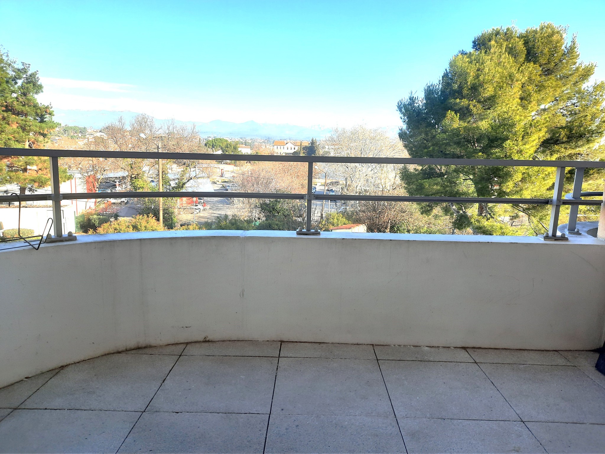 T2 TERRASSE PARKING CROIX ROUGE 13013 LES COLONNES DE RHODES — photo 5