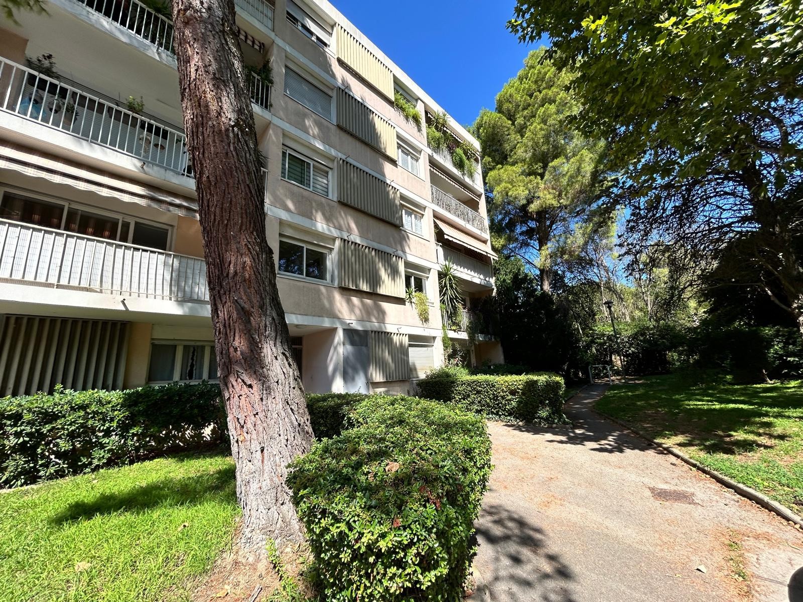 T4 Balcons Parking Cave Le Val d'Azur Piscines Tennis Gardien — photo 12
