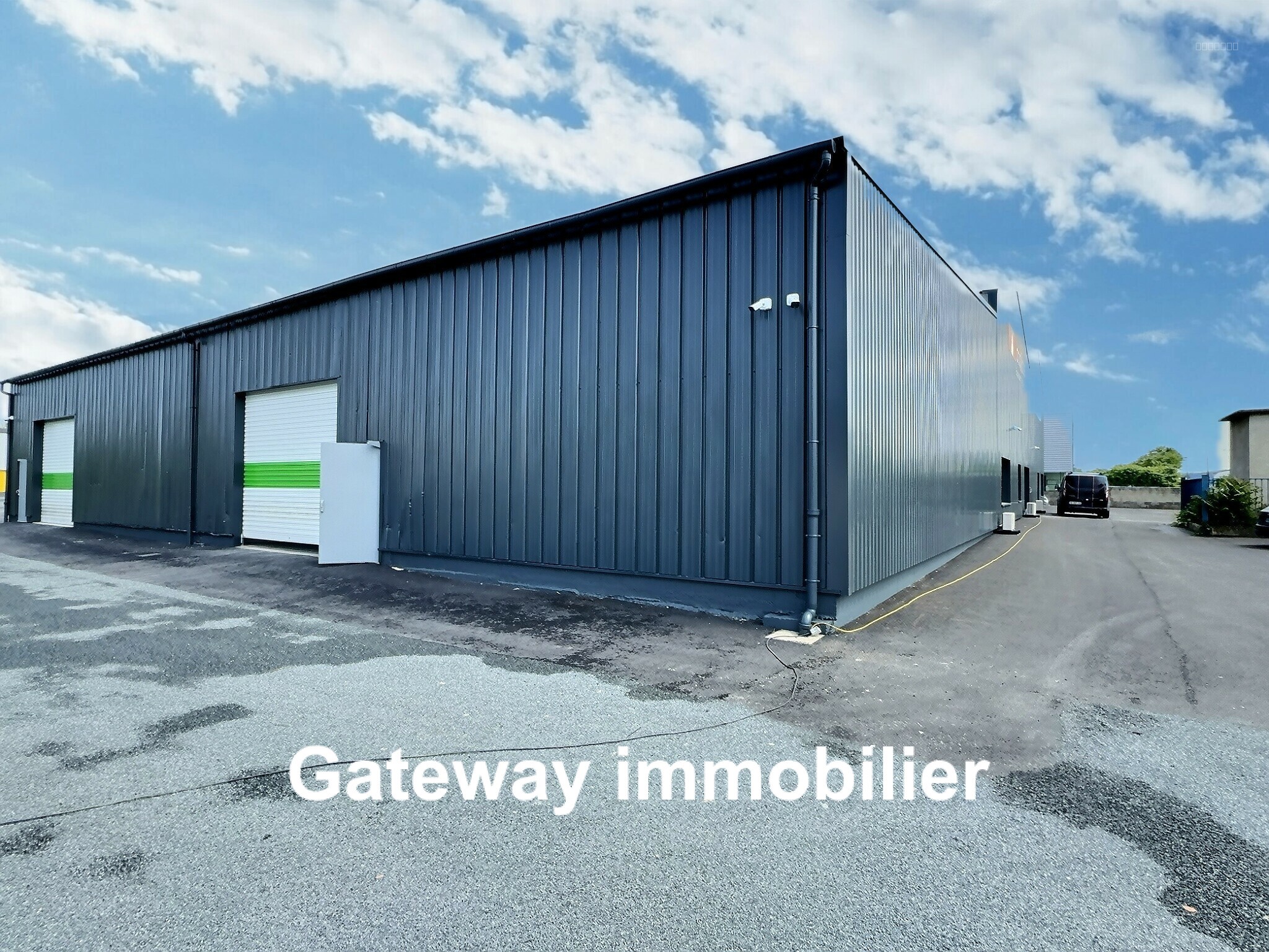 A LOUER ENTREPÔT DE 230M2 À MONTLUÇON — photo 3