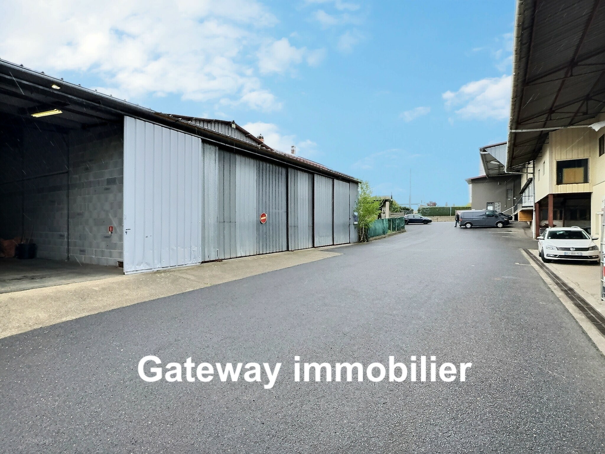 LOCATION LOCAL PROFESSIONNEL 210M2 à ISSOIRE — photo 2