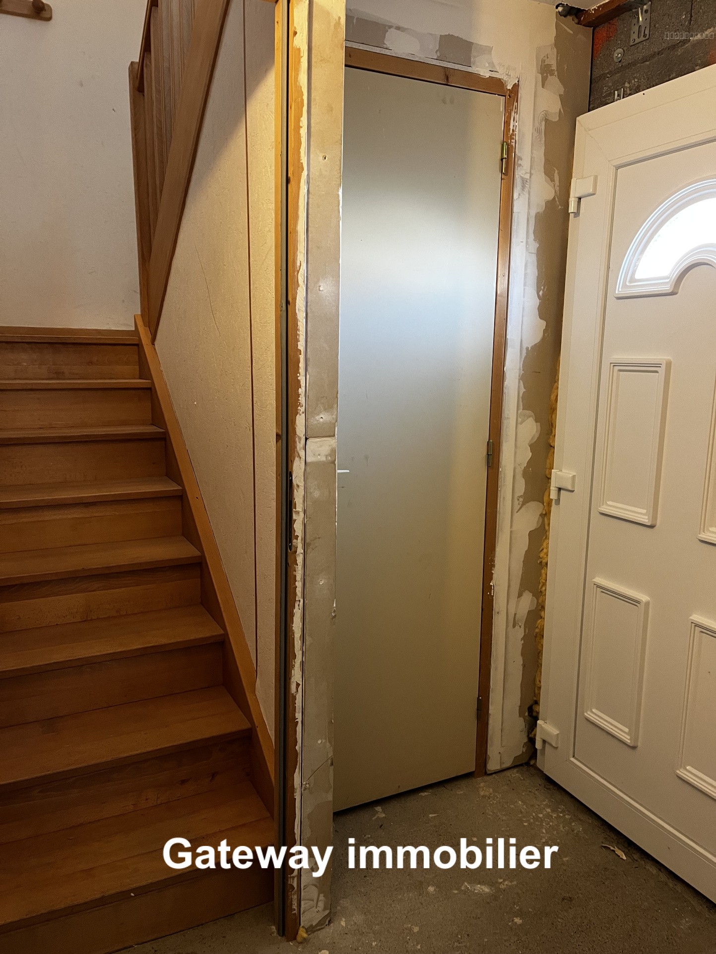 BATIMENT AVEC GRANDS GARAGES ET APPARTEMENT — photo 9