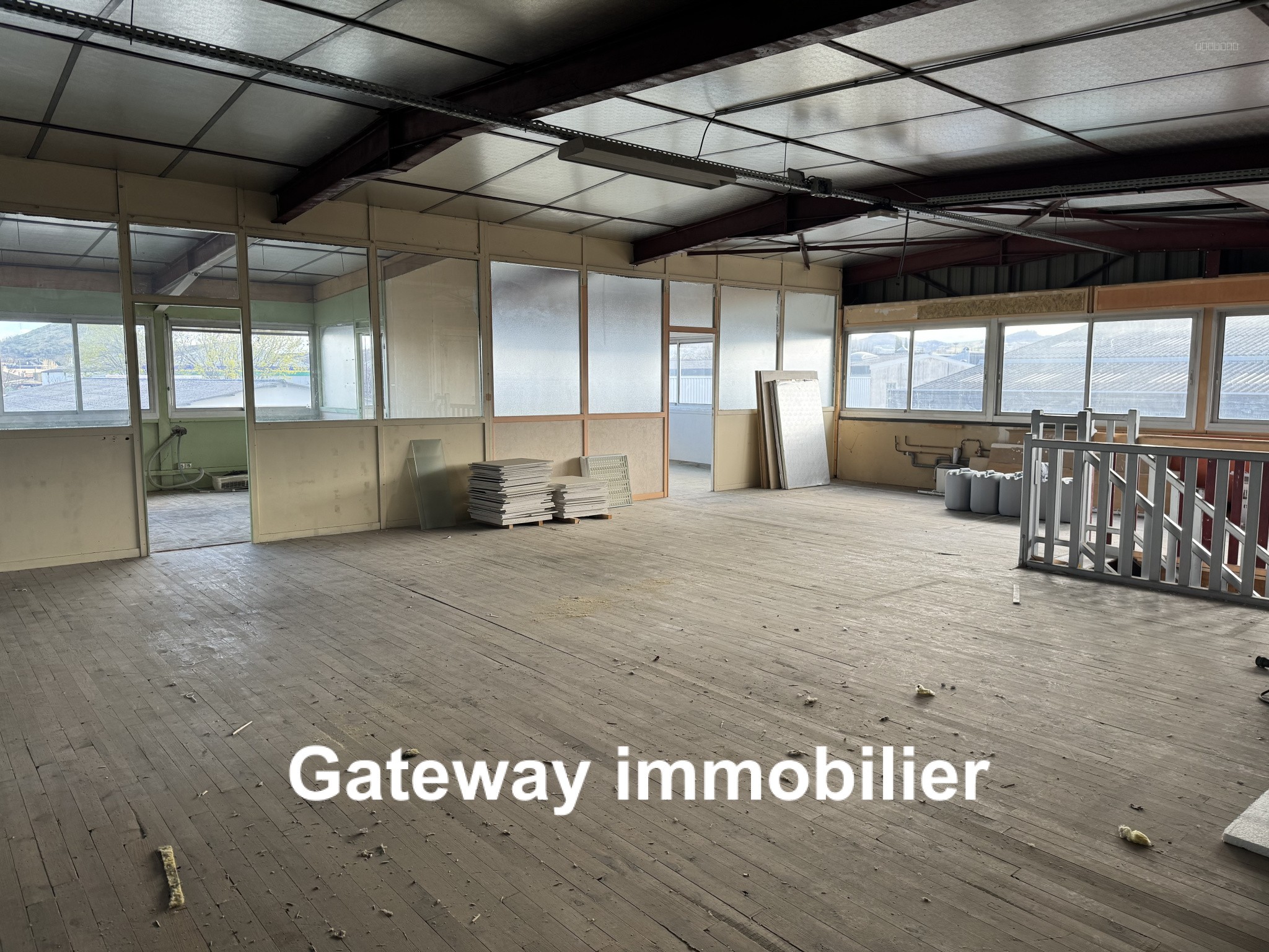 LOCAL PROFESSIONNEL BUREAU, STOCKAGE, ATELIER 450m2 (640m2 possible) 63100 CLERMONT-FERRAND LE BREZET — photo 3