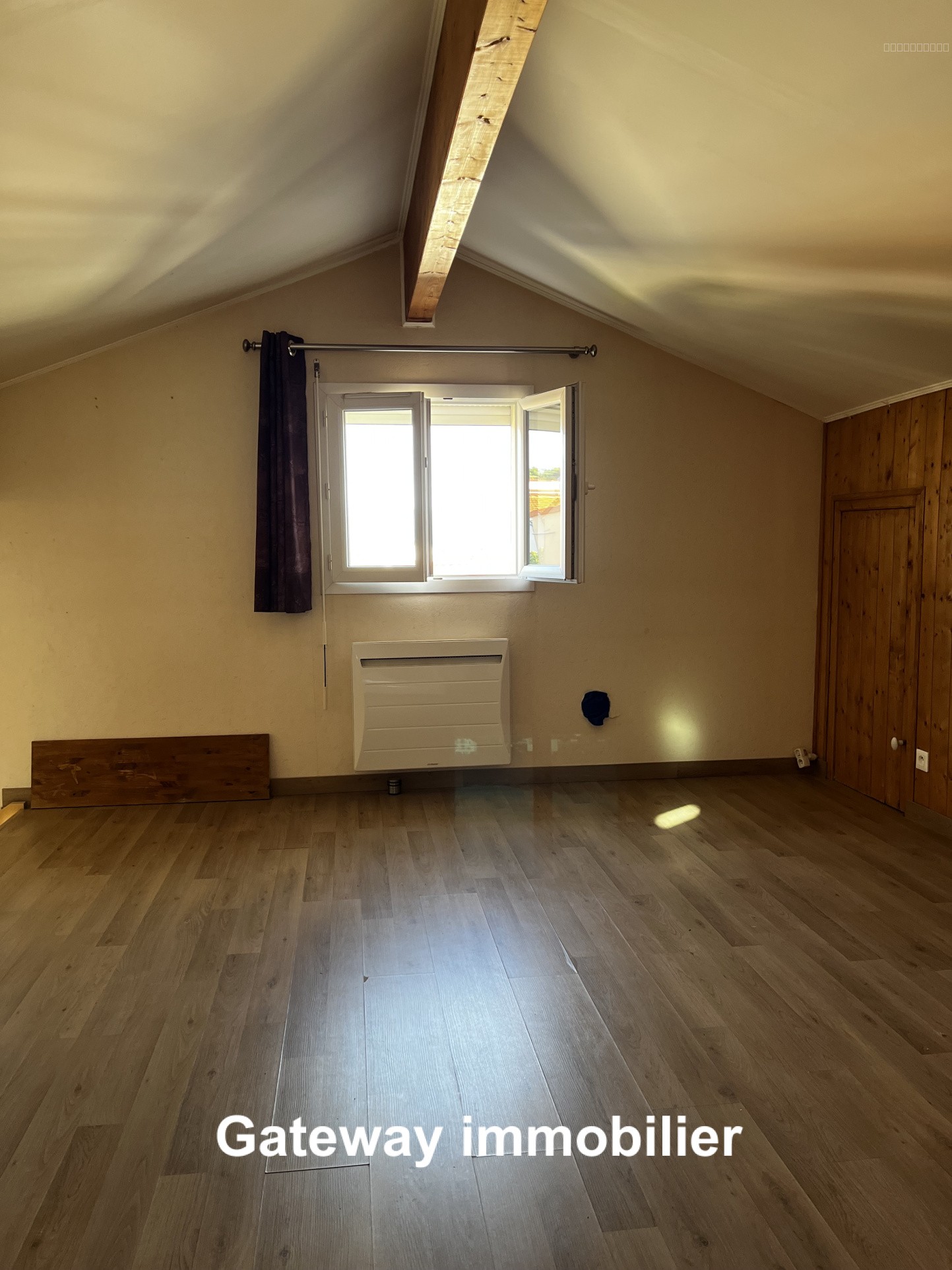 BATIMENT AVEC GRANDS GARAGES ET APPARTEMENT — photo 5