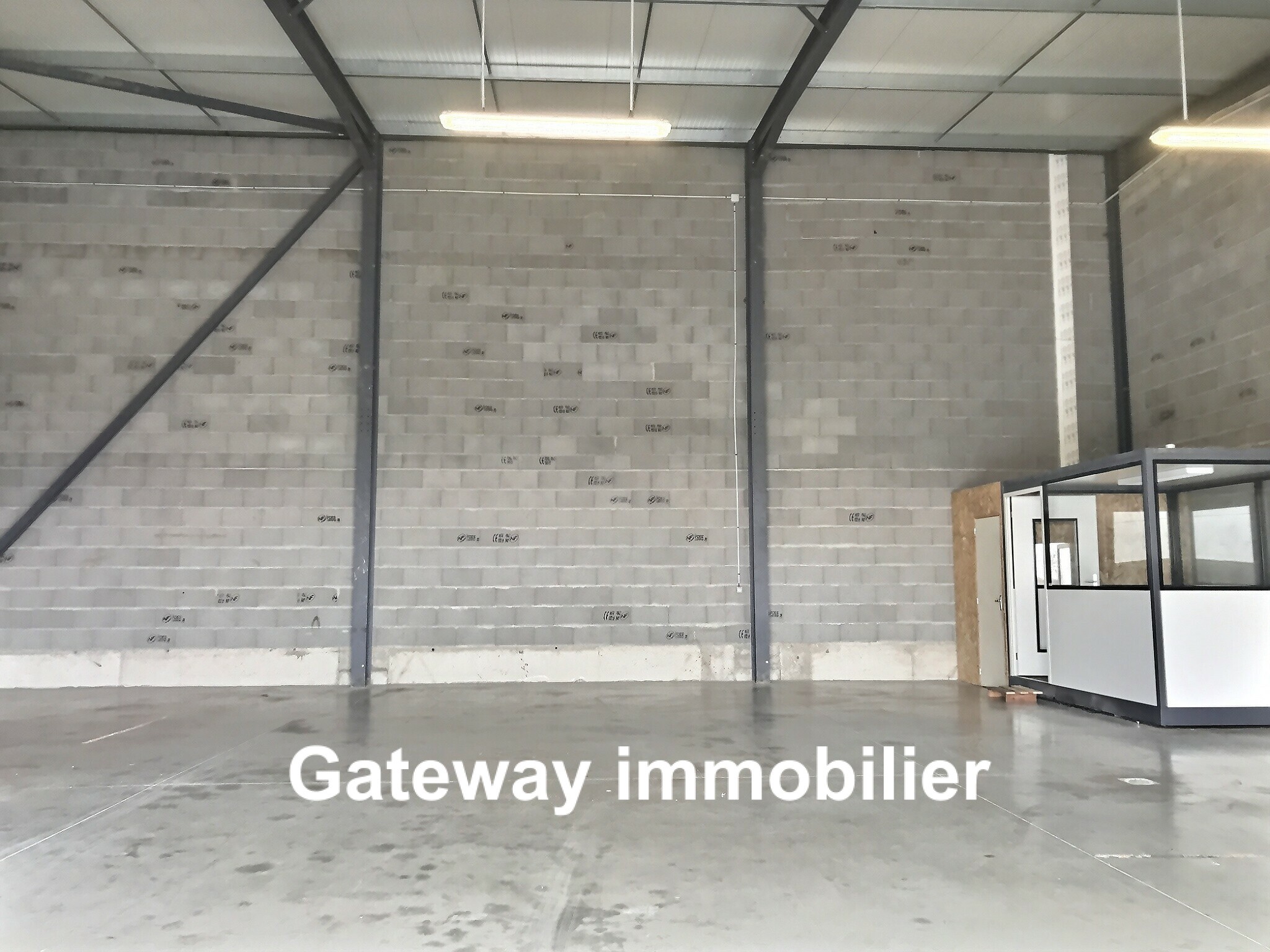 ENTREPÔT DE 210m2 à RIOM — photo 3
