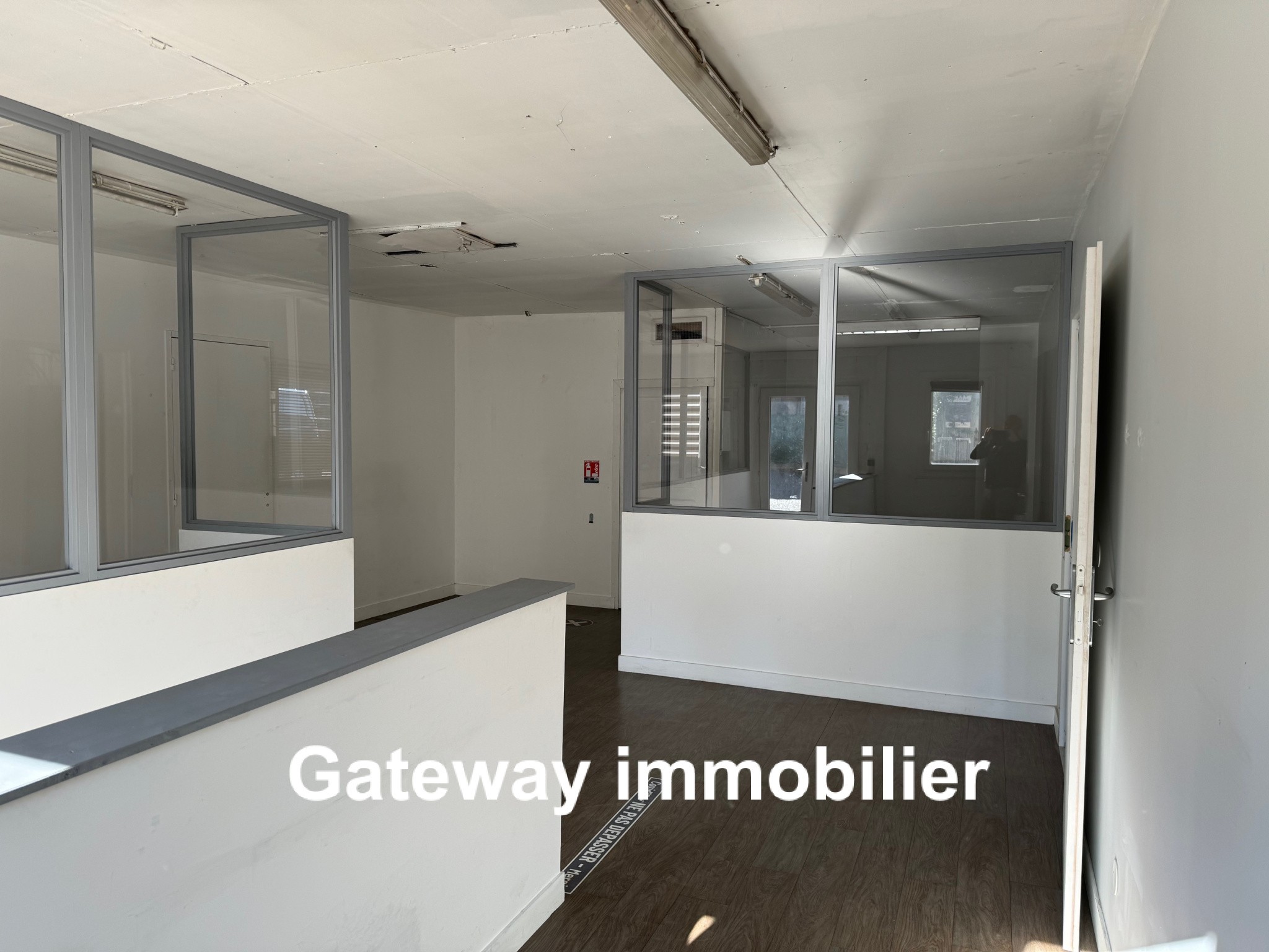 LOCATION LOCAL PROFESSIONNEL 210M2 à ISSOIRE — photo 3
