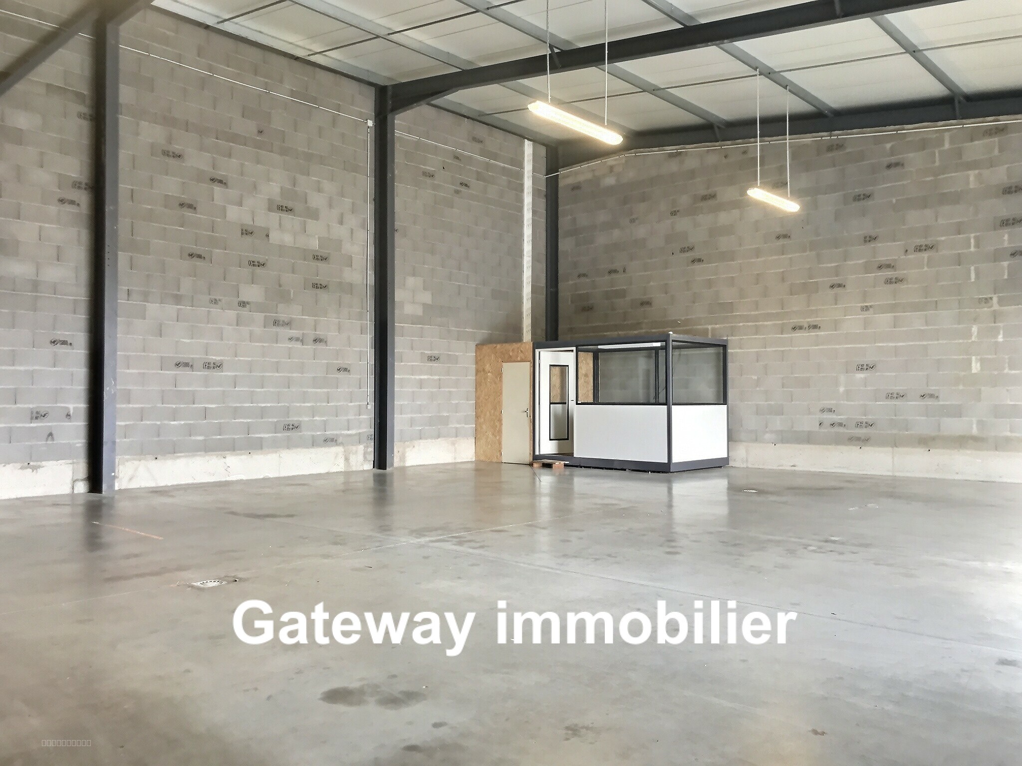 ENTREPÔT DE 210m2 à RIOM — photo 2