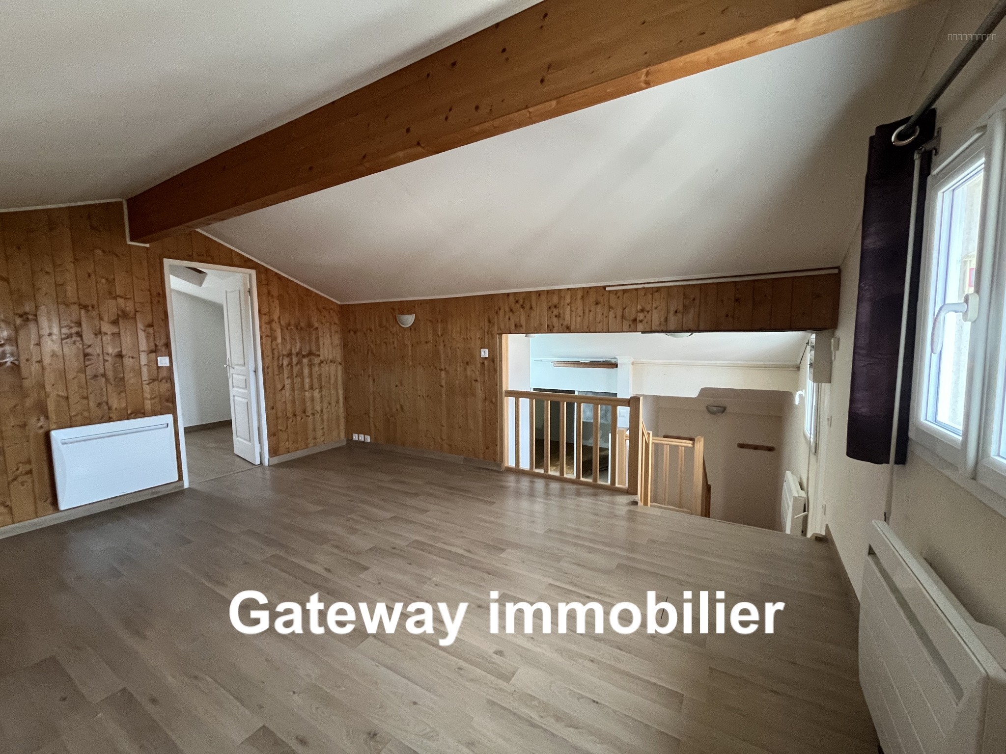 BATIMENT AVEC GRANDS GARAGES ET APPARTEMENT — photo 17