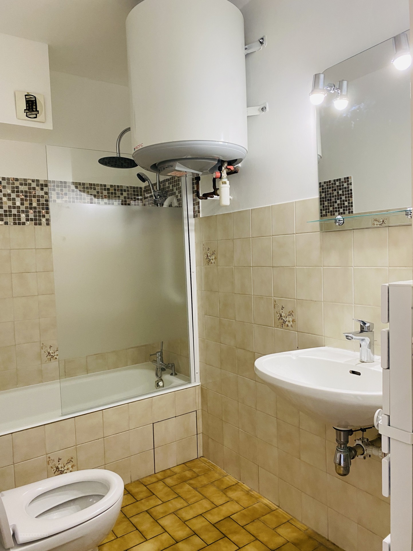 Appartement en dernier étage- Résidence avec ascenseur centre village. — photo 8