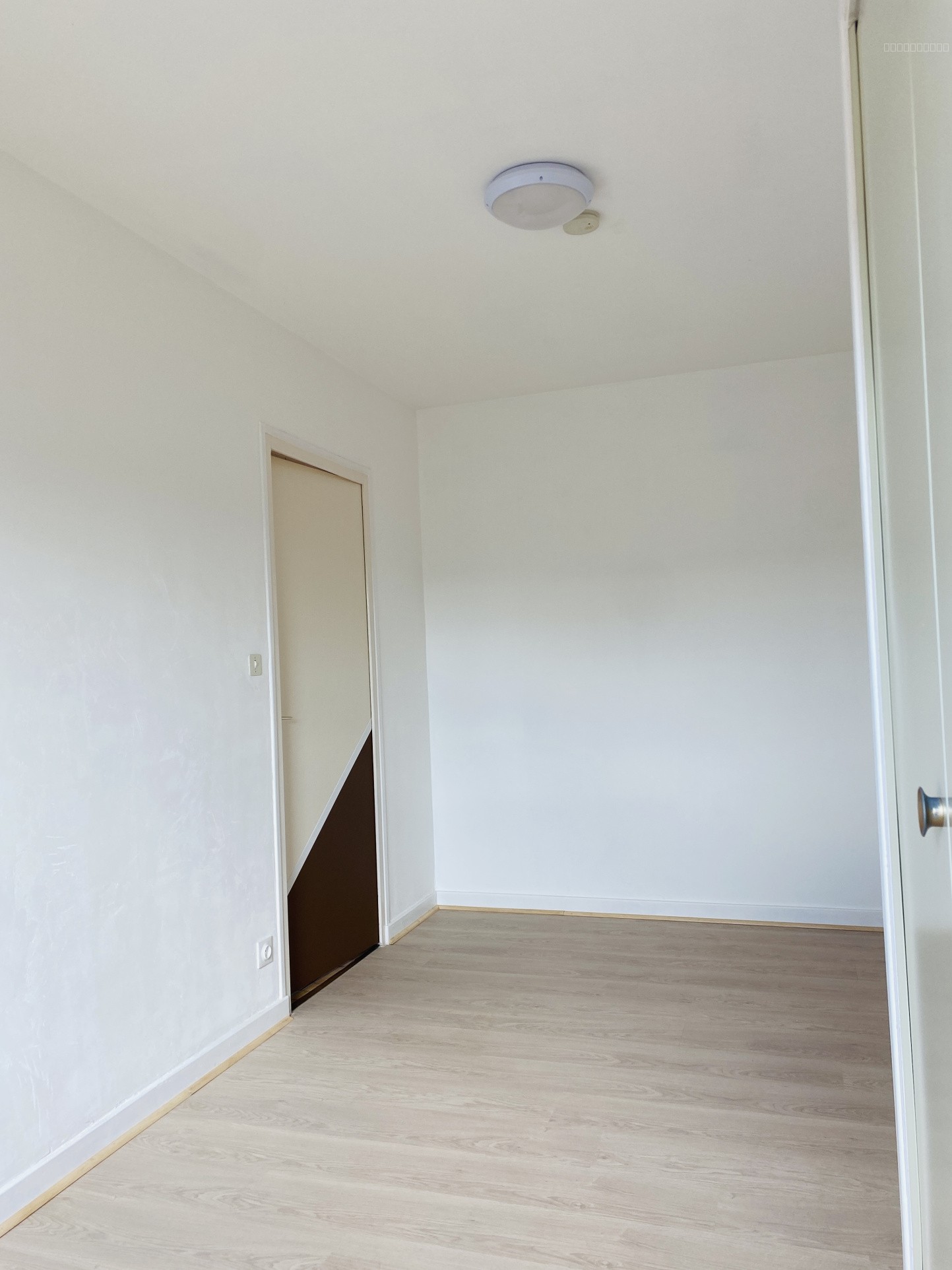 Appartement en dernier étage- Résidence avec ascenseur centre village. — photo 7