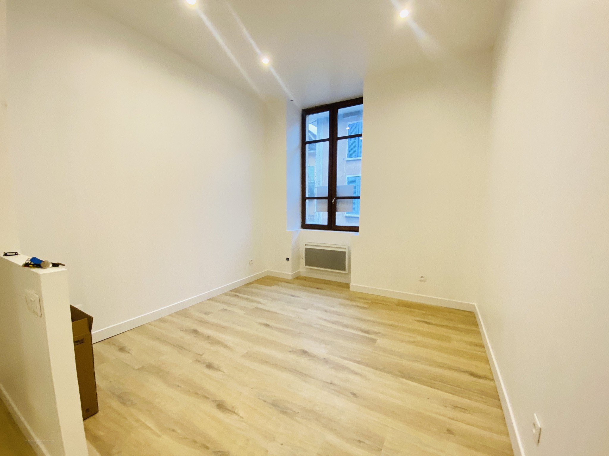 Studio rénové en centre-ville — photo 4