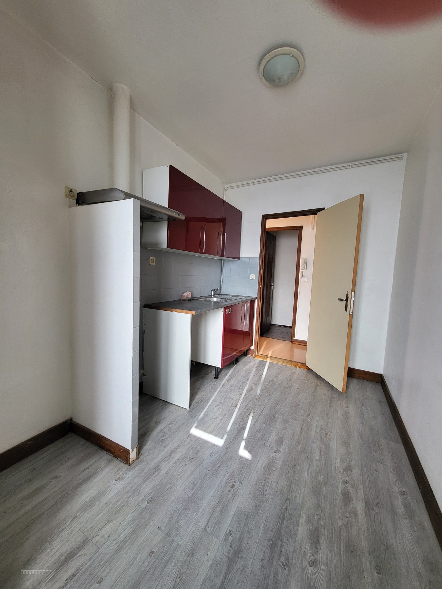 À Sarlat-La-Canéda, appartement dernier étage 2 pièces à louer — photo 4