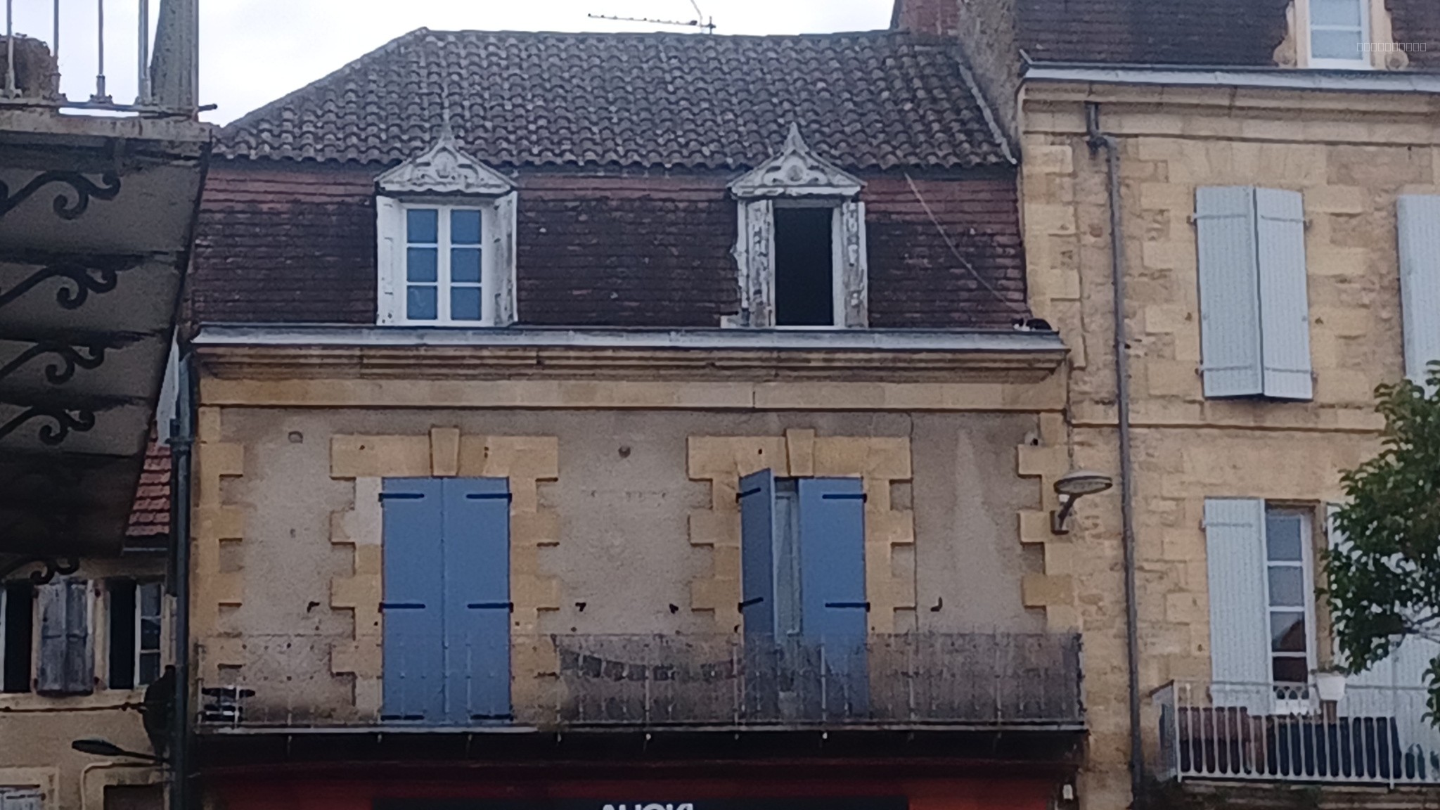 IMMEUBLE — photo 1