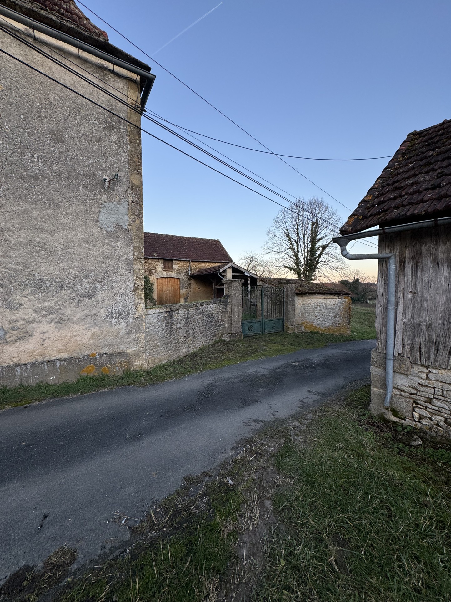 Maison en pierres avec dépendances à restaurer...2404 m2 de terrain ... la Chapelle Aubareil... — photo 6