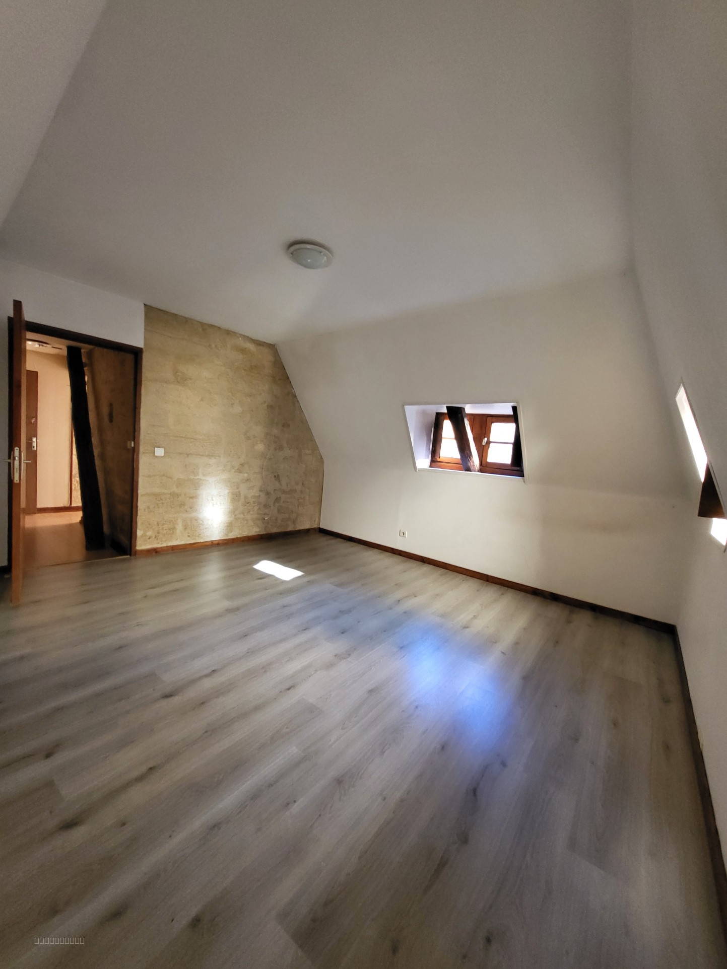 À Sarlat-La-Canéda, appartement dernier étage 2 pièces à louer — photo 6