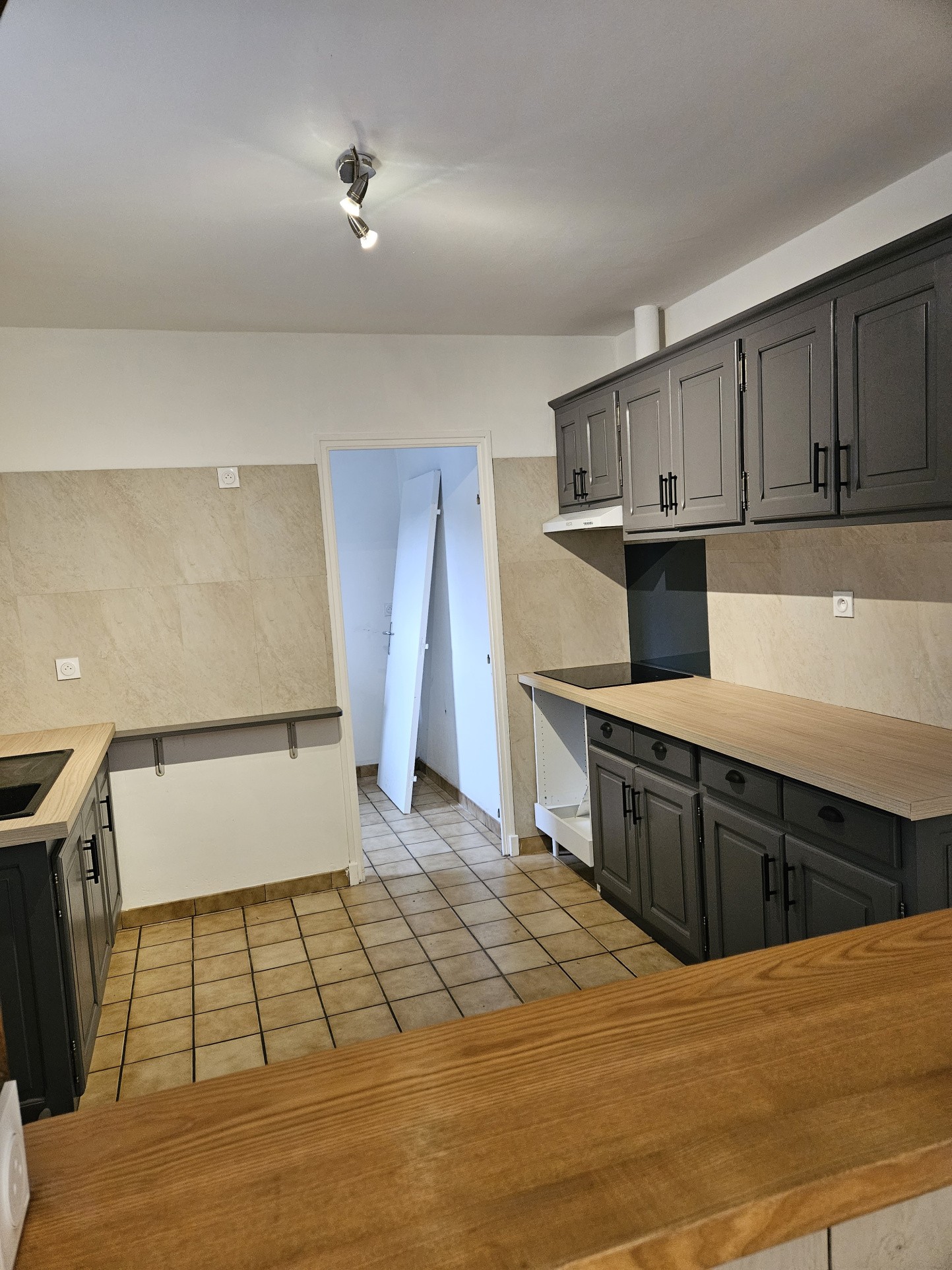 Maison avec terrasse à louer à Cénac-Et-Saint-Julien (24) — photo 3