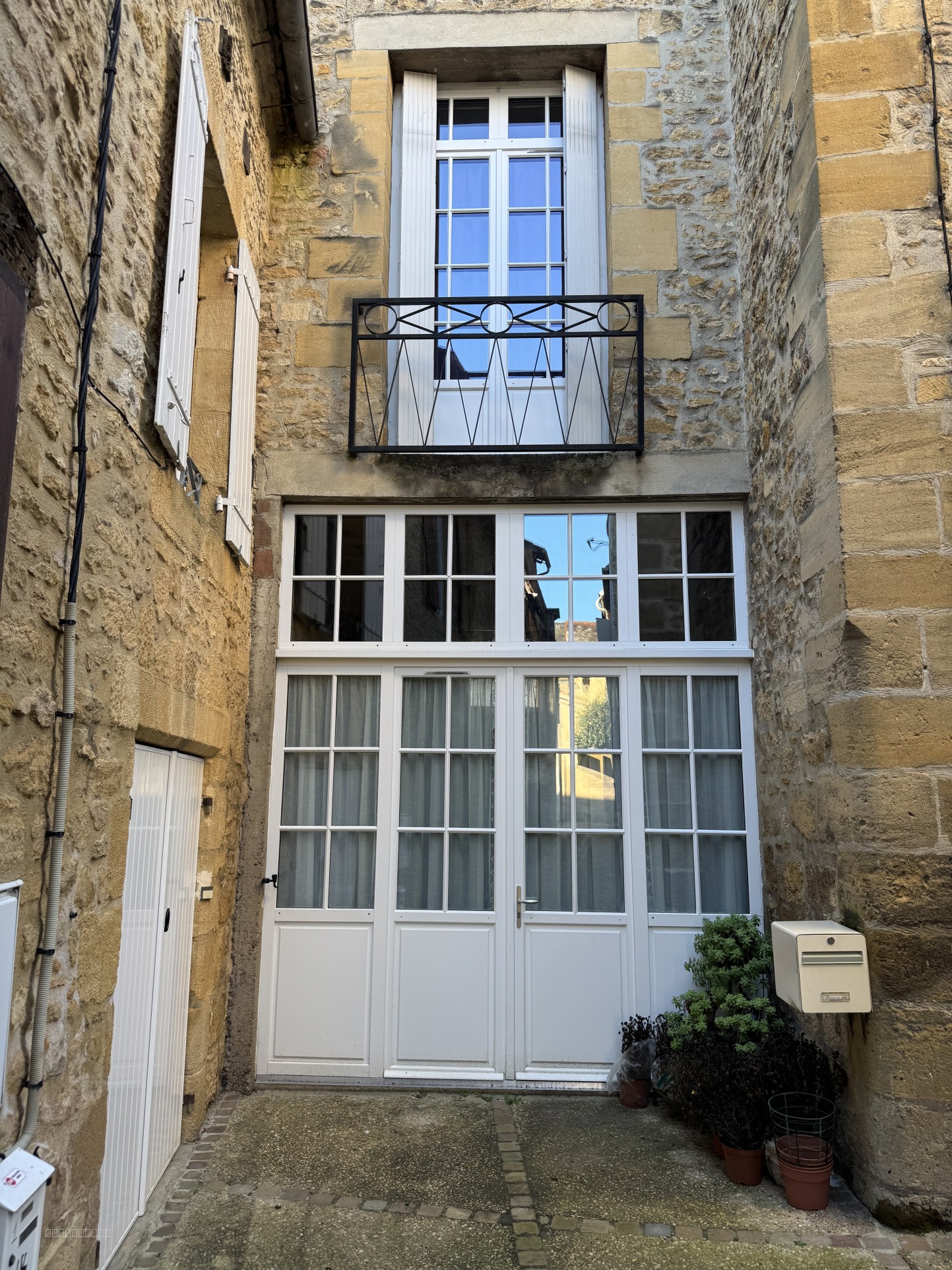 Maison de ville à Sarlat à 3 minutes à pied du centre historique — photo 2