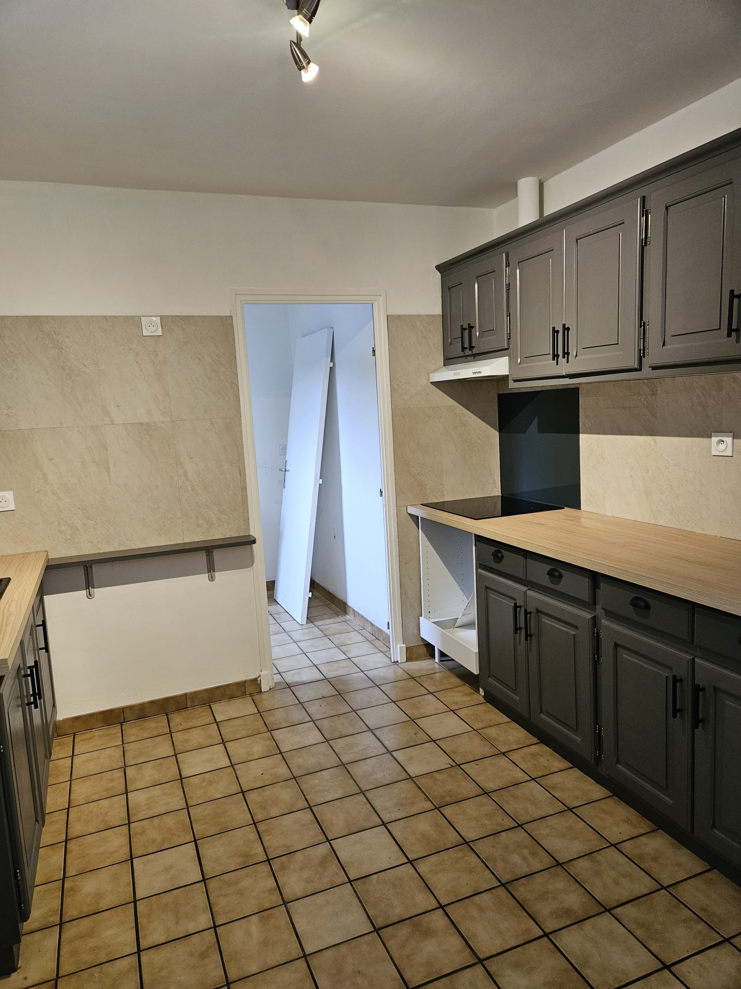 Maison avec terrasse à louer à Cénac-Et-Saint-Julien (24) — photo 4
