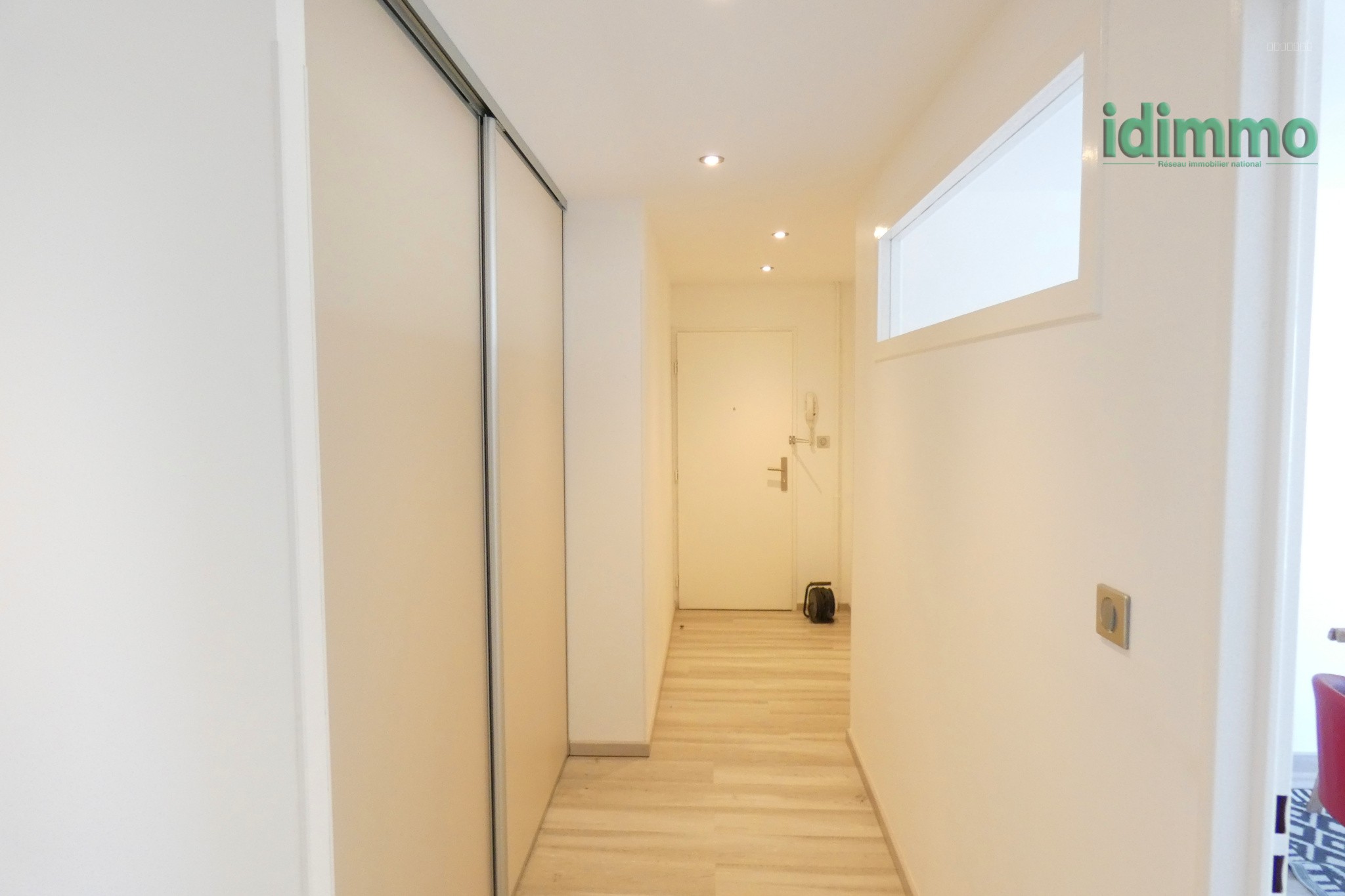 BEAU T3 RENOVE BALCON ASCENSEUR GARAGE — photo 9