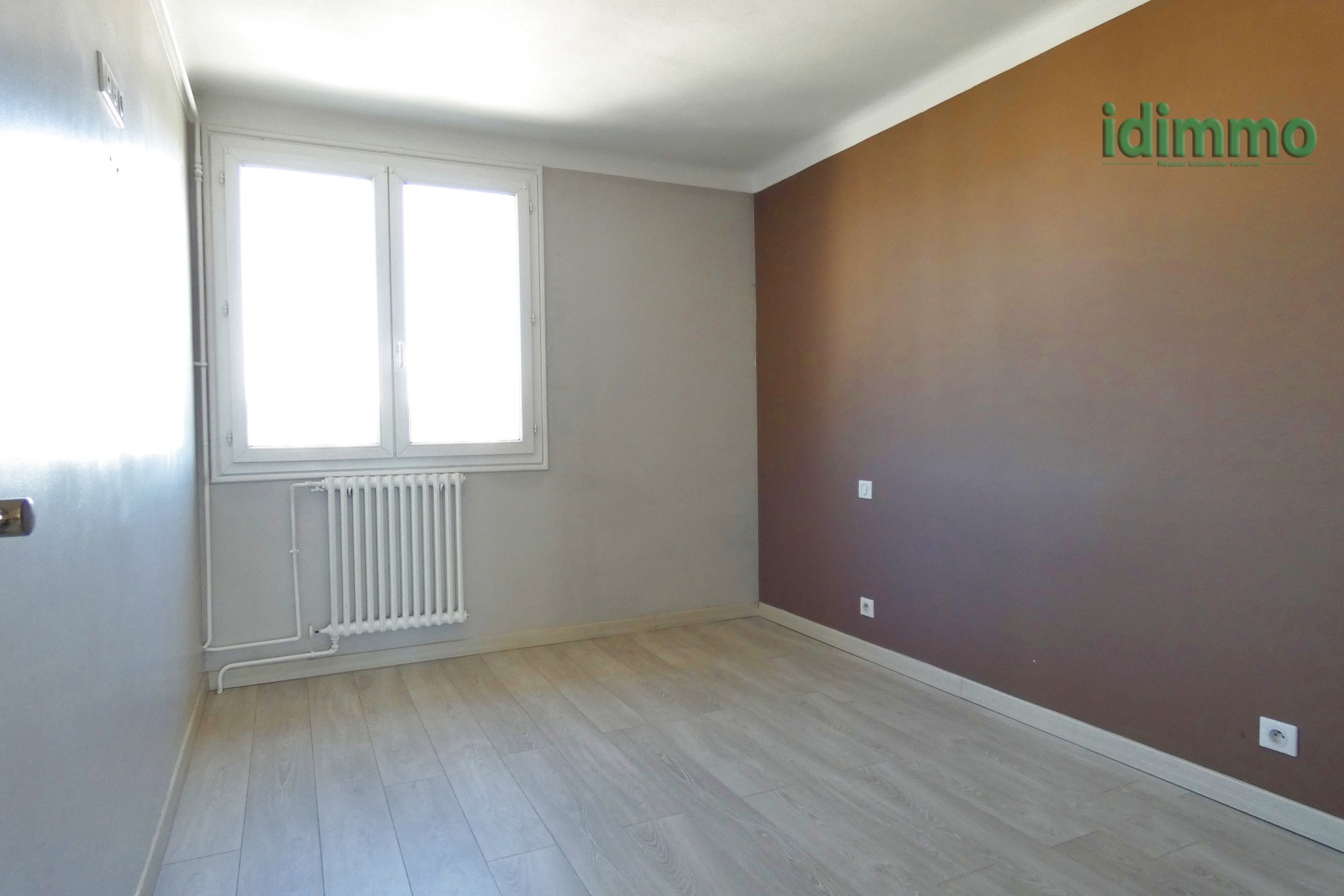 GRAND T4 LUMINEUX VUE DEGAGEE GARAGE — photo 4