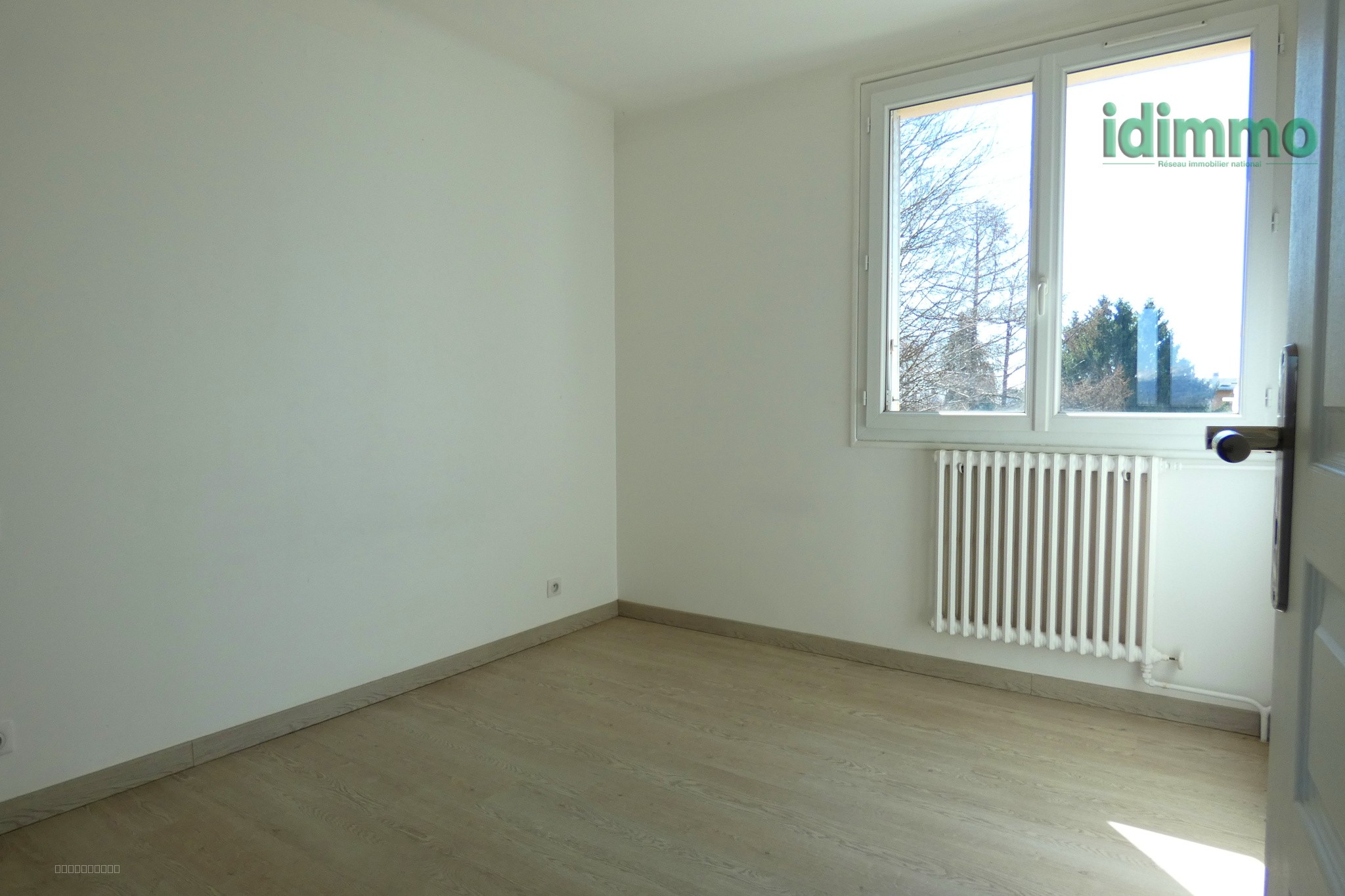 GRAND T4 LUMINEUX VUE DEGAGEE GARAGE — photo 6