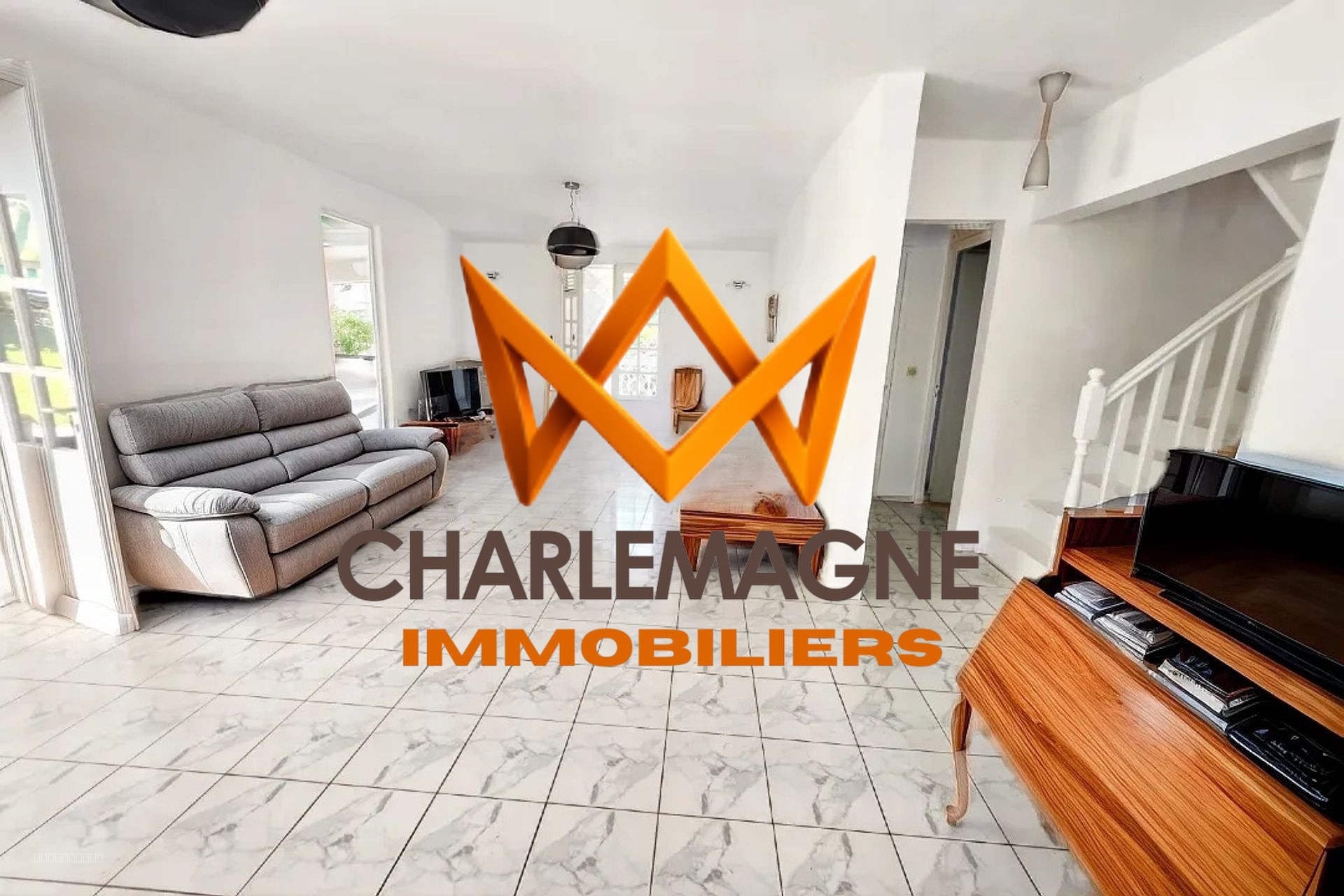 Collaboration : Propriété de Charme avec T2 Indépendant   Vaste Terrain de 3 321 m2   Lamentin — photo 2