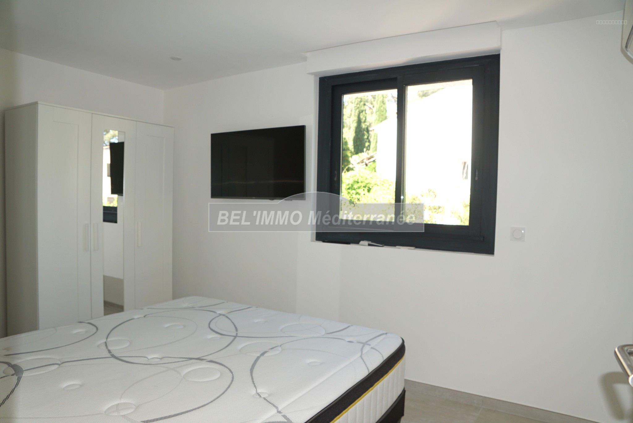 Très bel F5 meublé de 96 m2 hab., Terrasse, Cave et Parking. PISCINE — photo 5