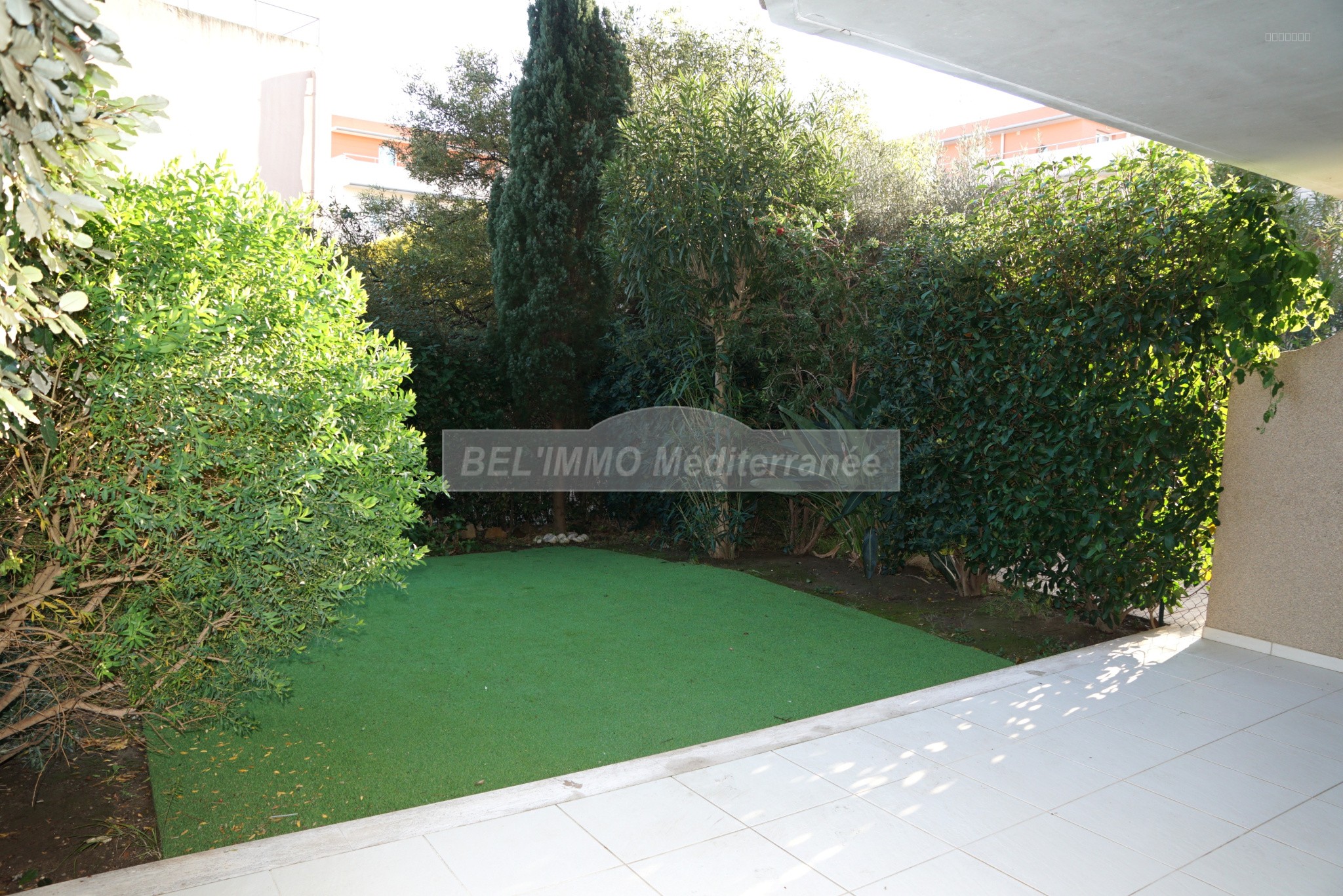 Bel F2 de 44 m2, 50 m2 de Terrasse et Jardin, Garage — photo 11
